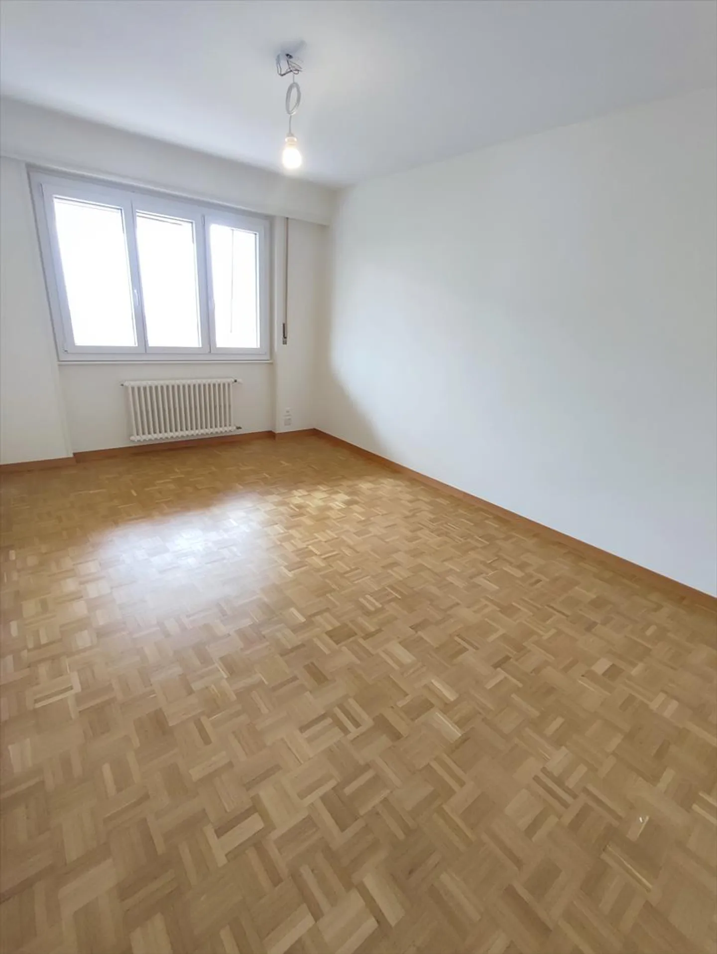 Sehr schöne, helle Wohnung, ideal gelegen - Foto 6 von 6