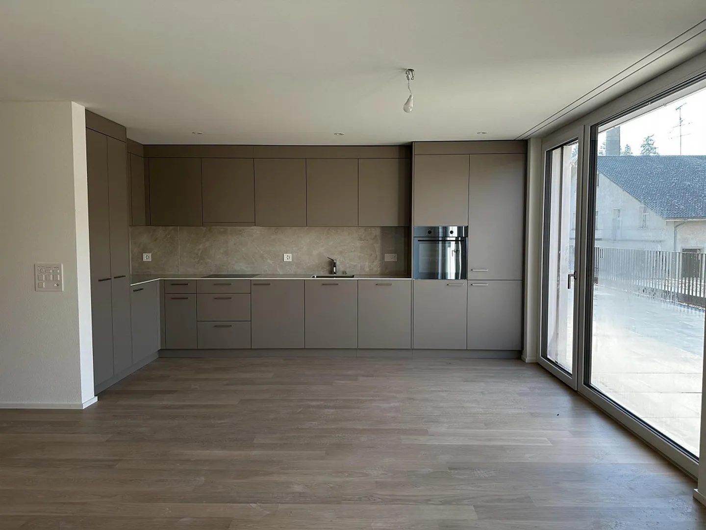 Prima locazione - Ottimo appartamento attico di 4,5 stanze con grande terrazza e vista sul verde - Foto 4 di 13
