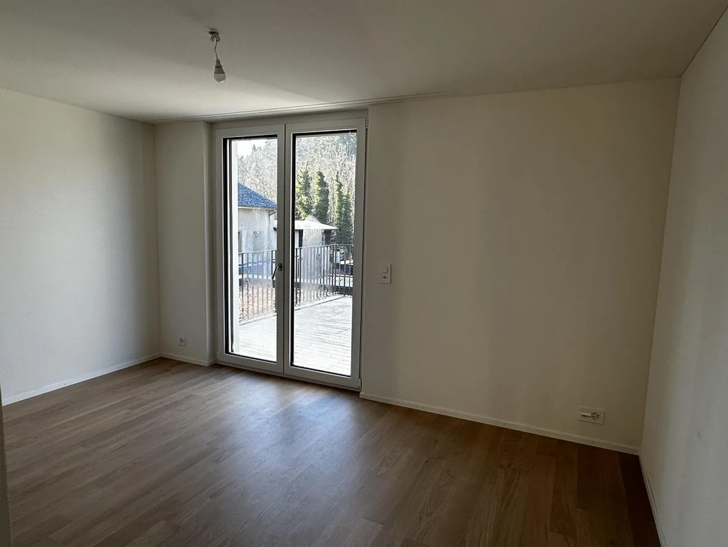Prima locazione - Ottimo appartamento attico di 4,5 stanze con grande terrazza e vista sul verde - Foto 7 di 13