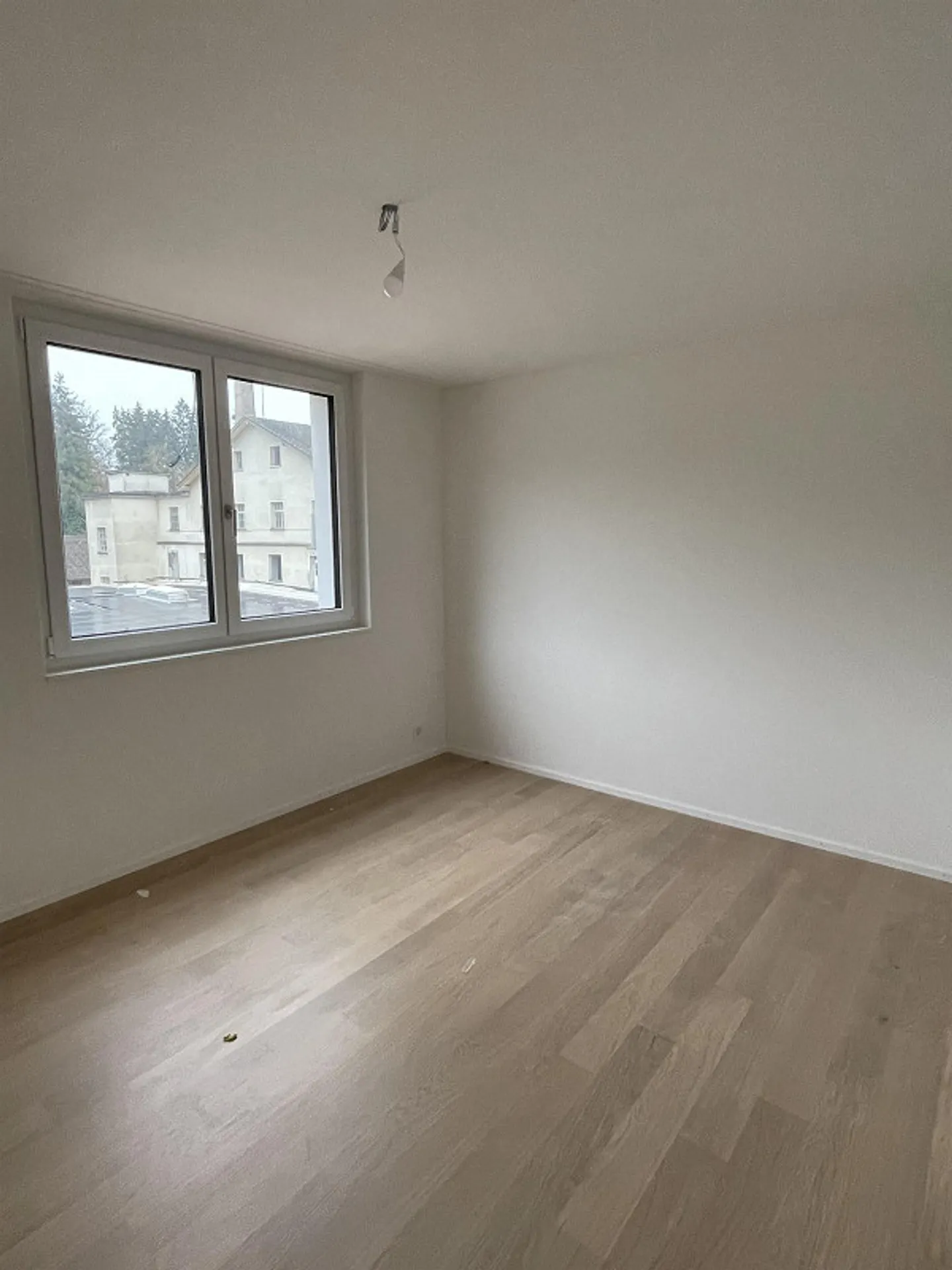 Prima locazione - Ottimo appartamento attico di 4,5 stanze con grande terrazza e vista sul verde - Foto 11 di 13
