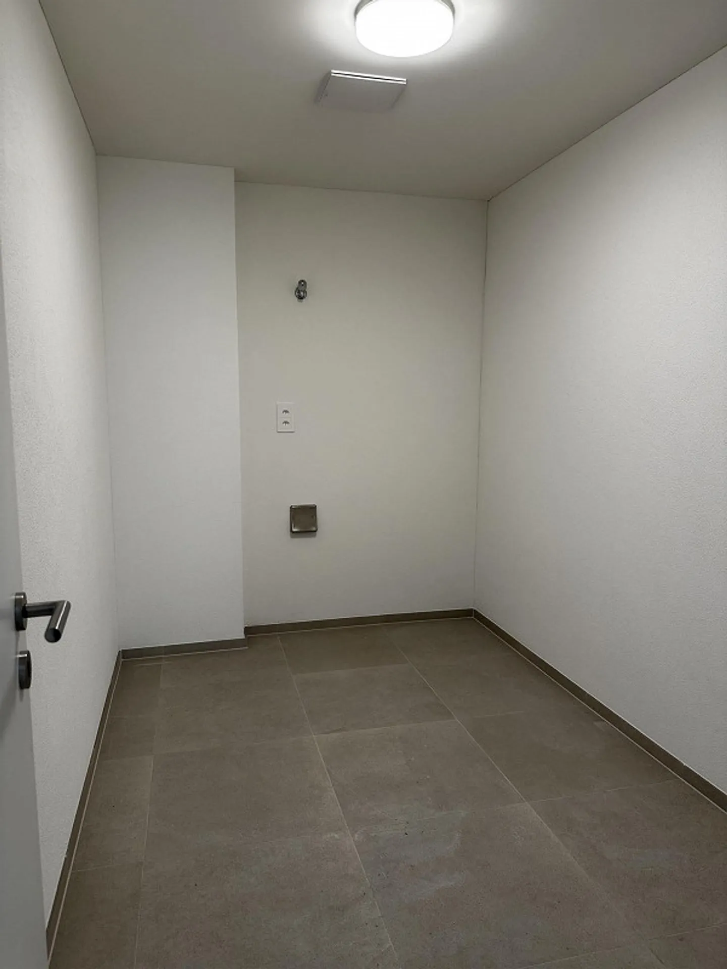Prima locazione - Ottimo appartamento attico di 4,5 stanze con grande terrazza e vista sul verde - Foto 12 di 13