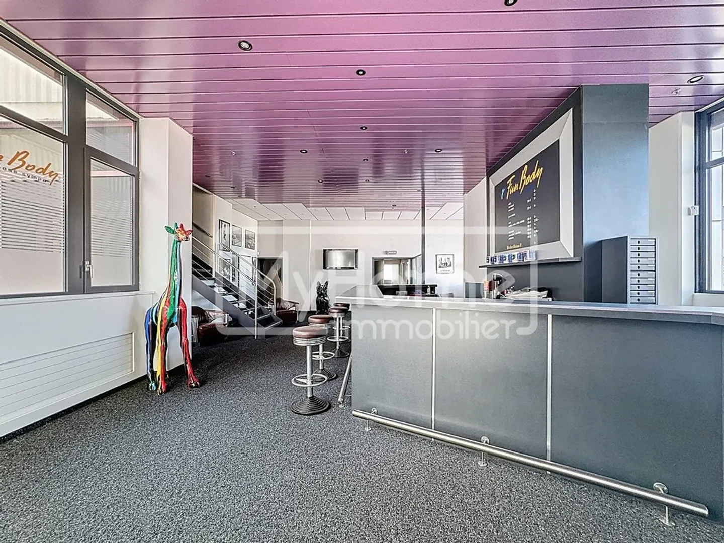 Sala fitness di 967 m2 a Lonay completamente attrezzata in affitto - Foto 3 di 12