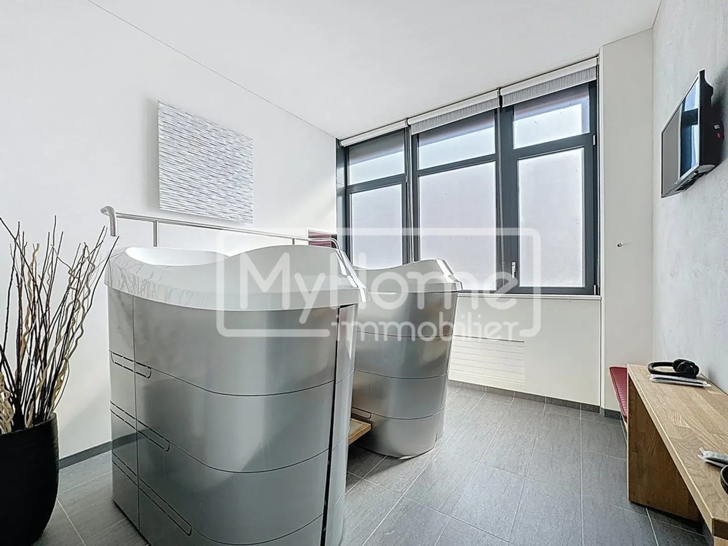 Sala fitness di 967 m2 a Lonay completamente attrezzata in affitto - Foto 7 di 12