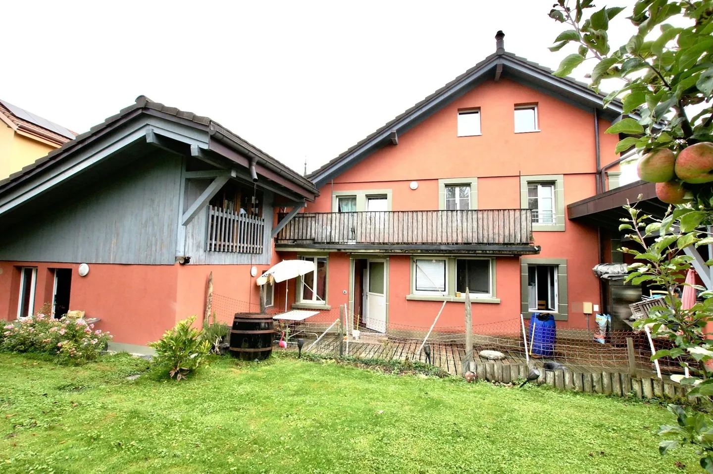 Renovated property from 2016 with 6 apartments + 1 bar-restaurant - Photo 1 of 19