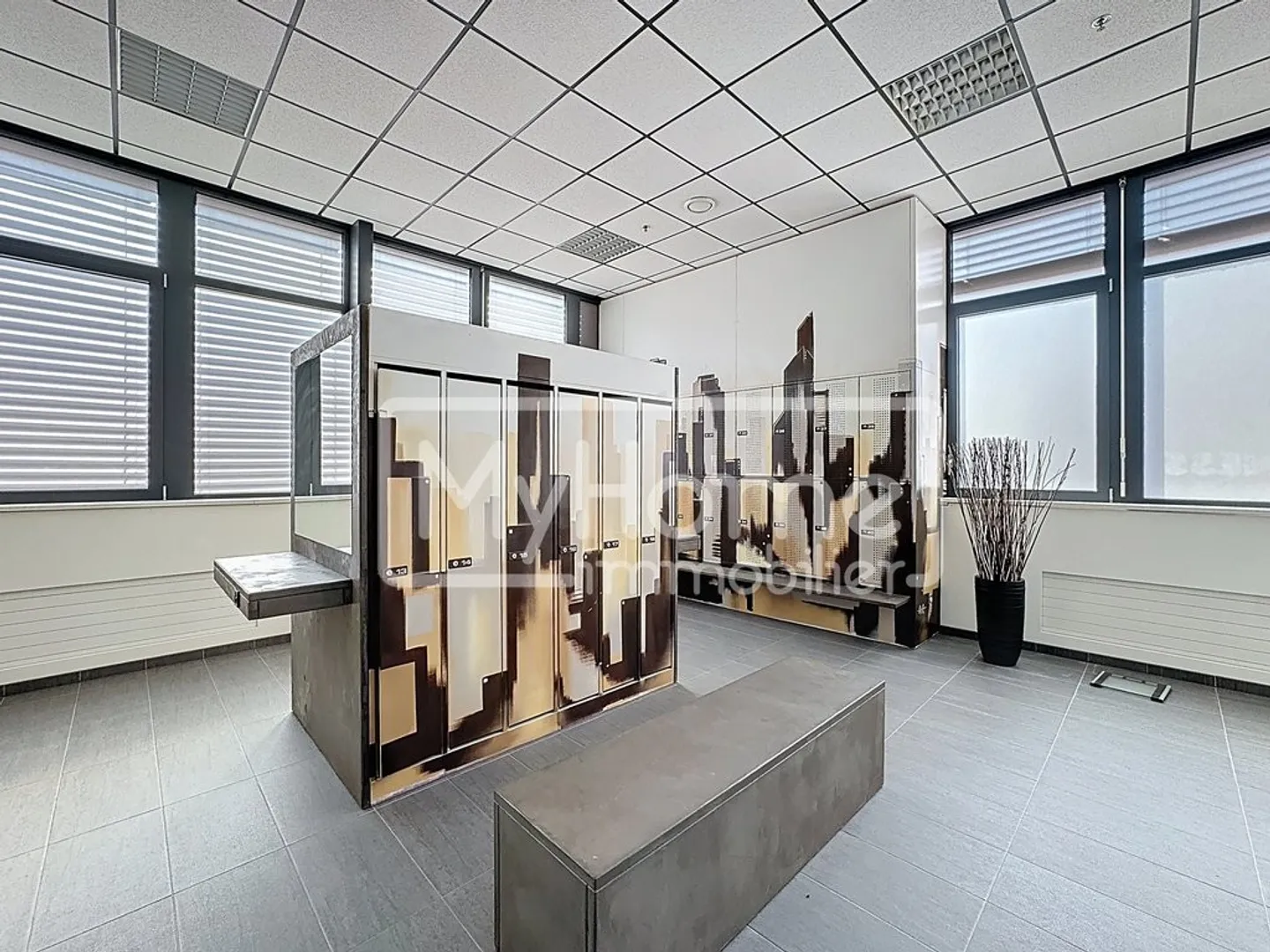 Sala fitness di 967 m2 a Lonay completamente attrezzata in affitto - Foto 12 di 12