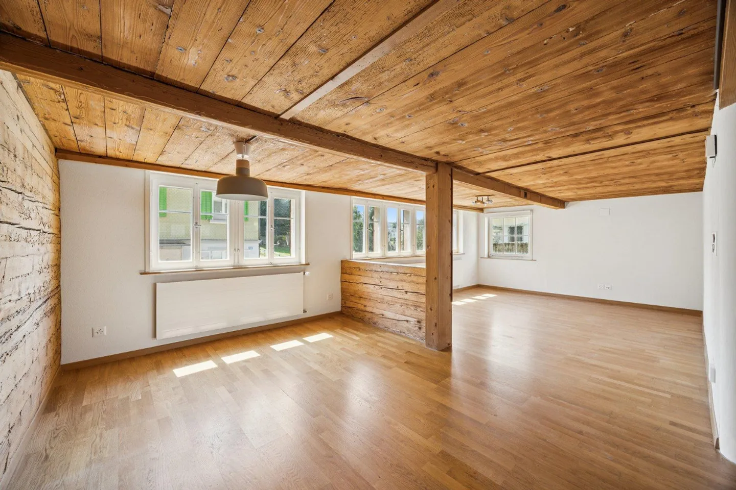 Maison individuelle imposante avec appartement séparé au cœur de Teufen - Photo 5 sur 12
