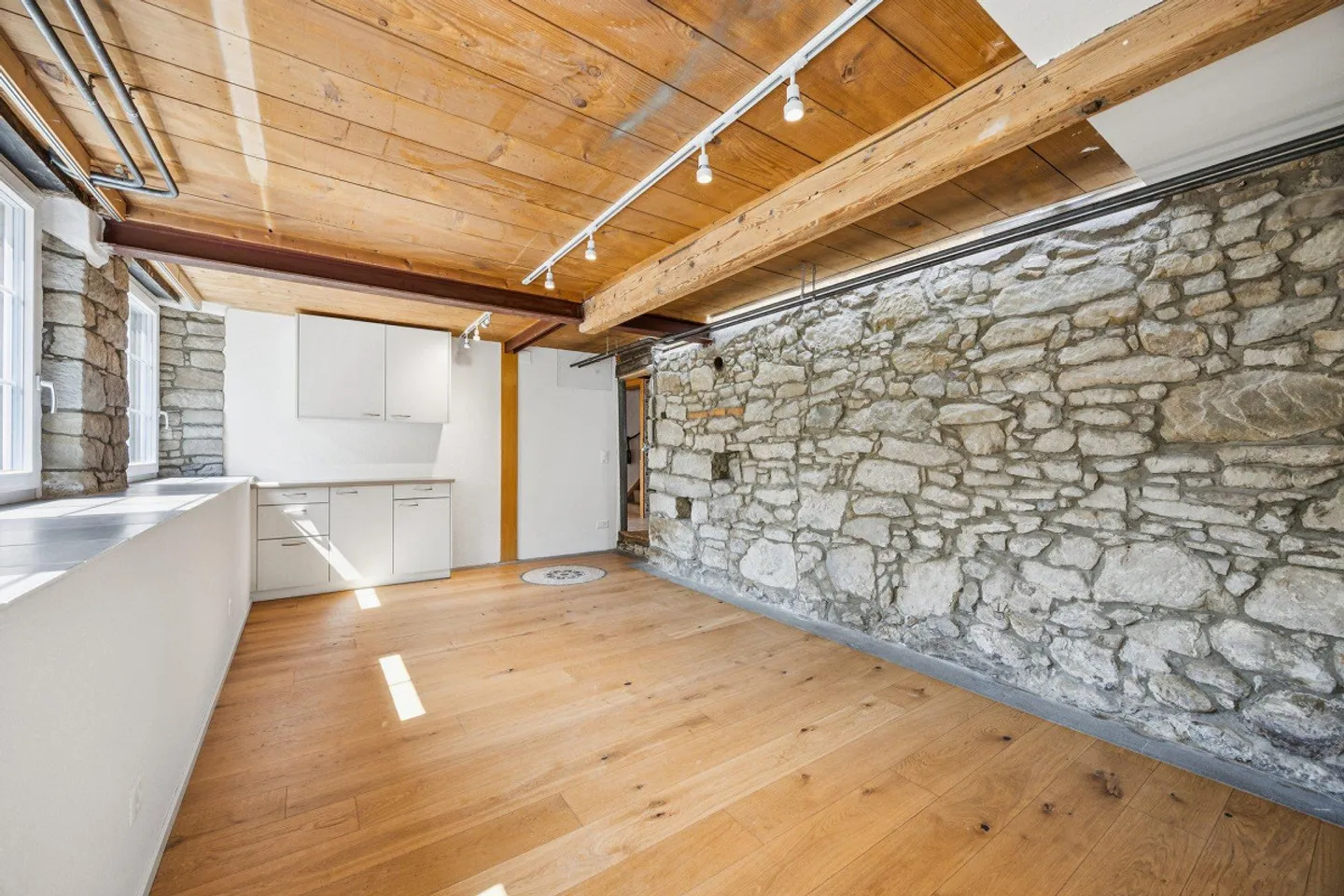 Maison individuelle imposante avec appartement séparé au cœur de Teufen - Photo 6 sur 12