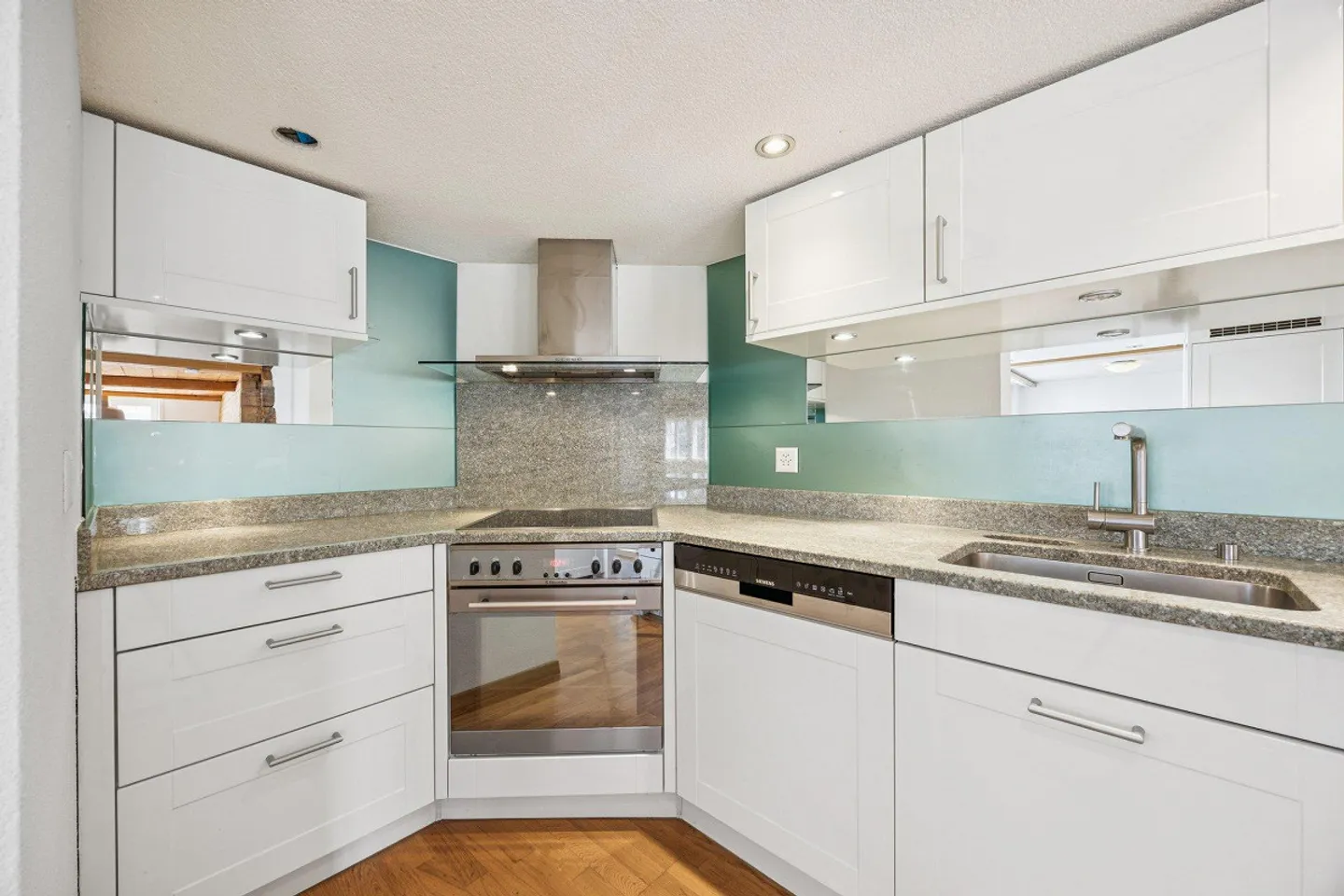 Maison individuelle imposante avec appartement séparé au cœur de Teufen - Photo 7 sur 12