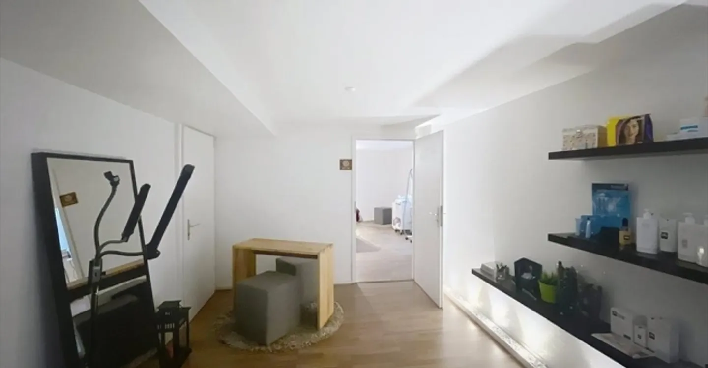 Edificio ad uso misto in affitto - Foto 2 di 7