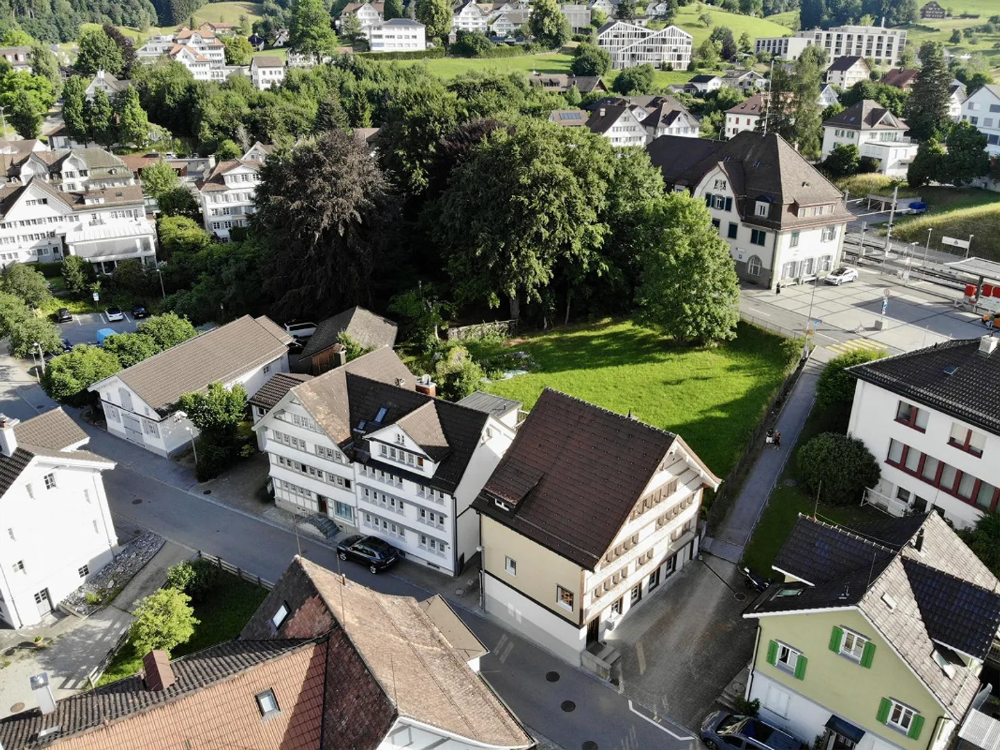 Maison individuelle imposante avec appartement séparé au cœur de Teufen - Photo 12 sur 12