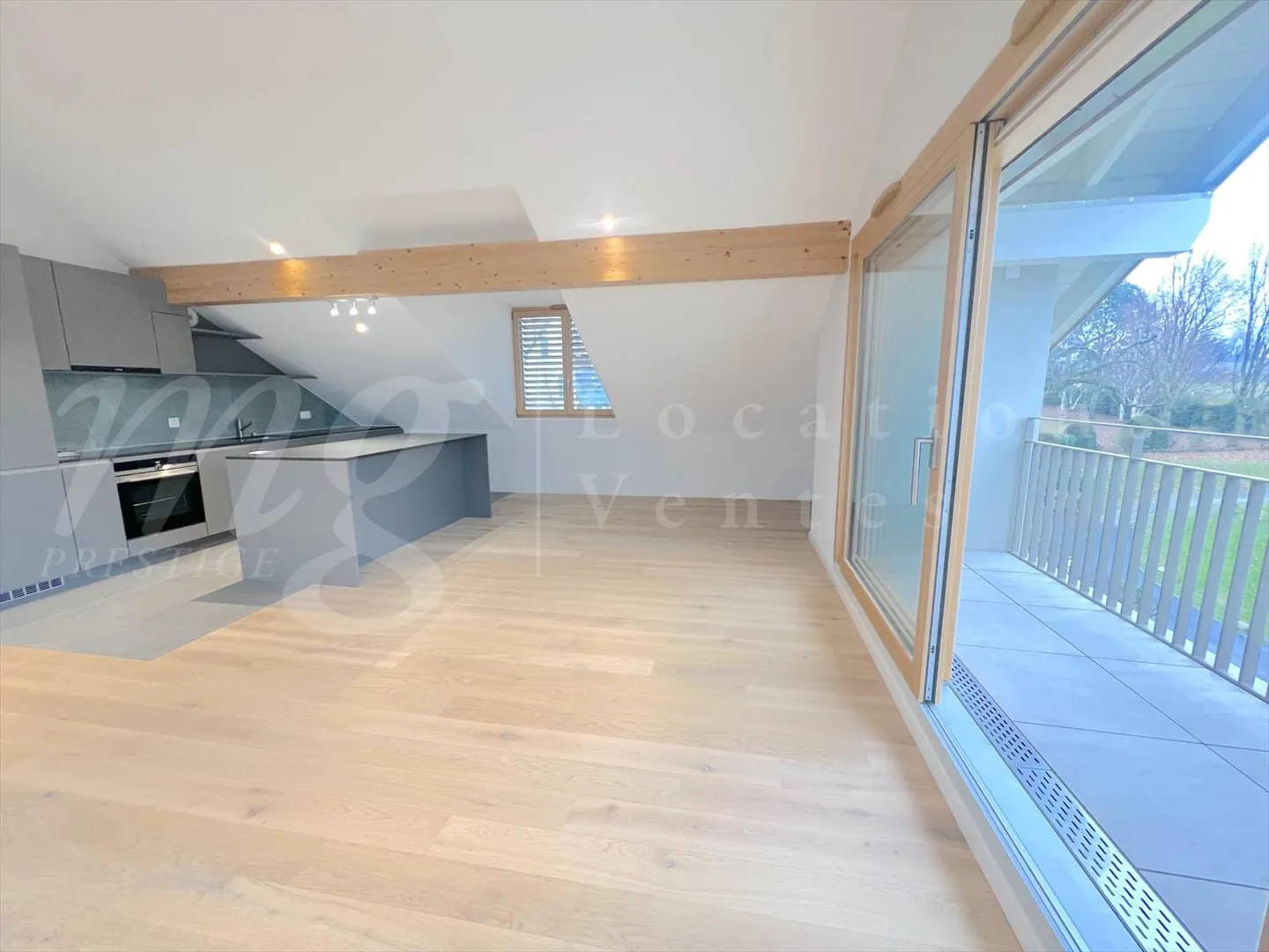 Attic 3 rooms - Photo 2 of 8