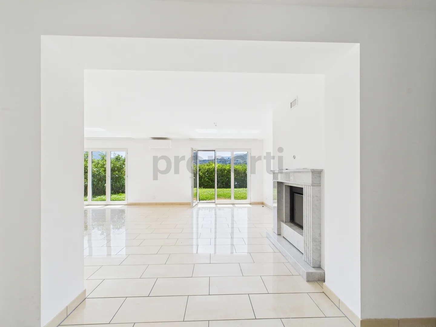 Helles 4,5-Zimmer-Apartment mit Garten in Morcote - Foto 1 von 13