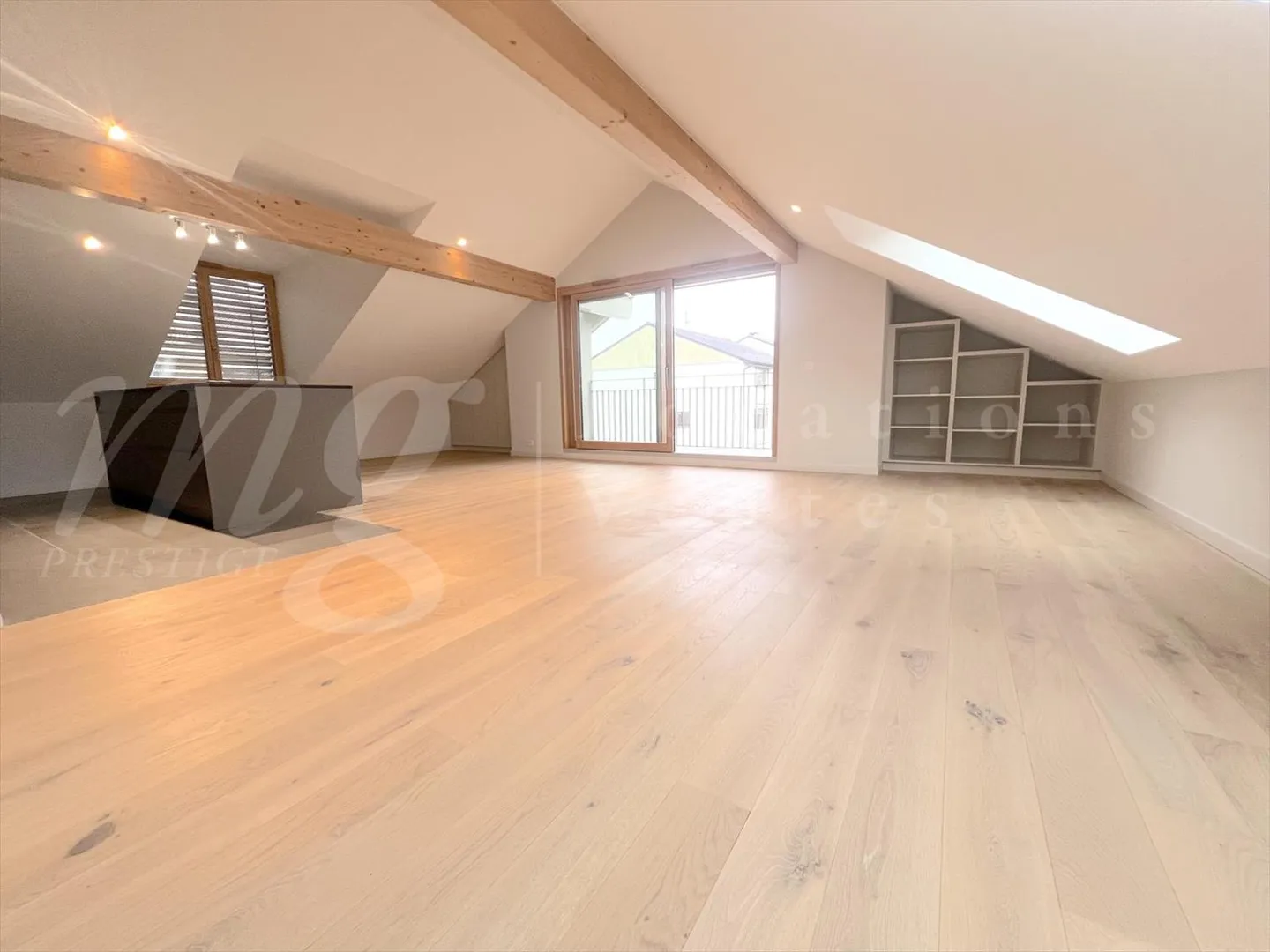 Attic 3 rooms - Photo 3 of 8