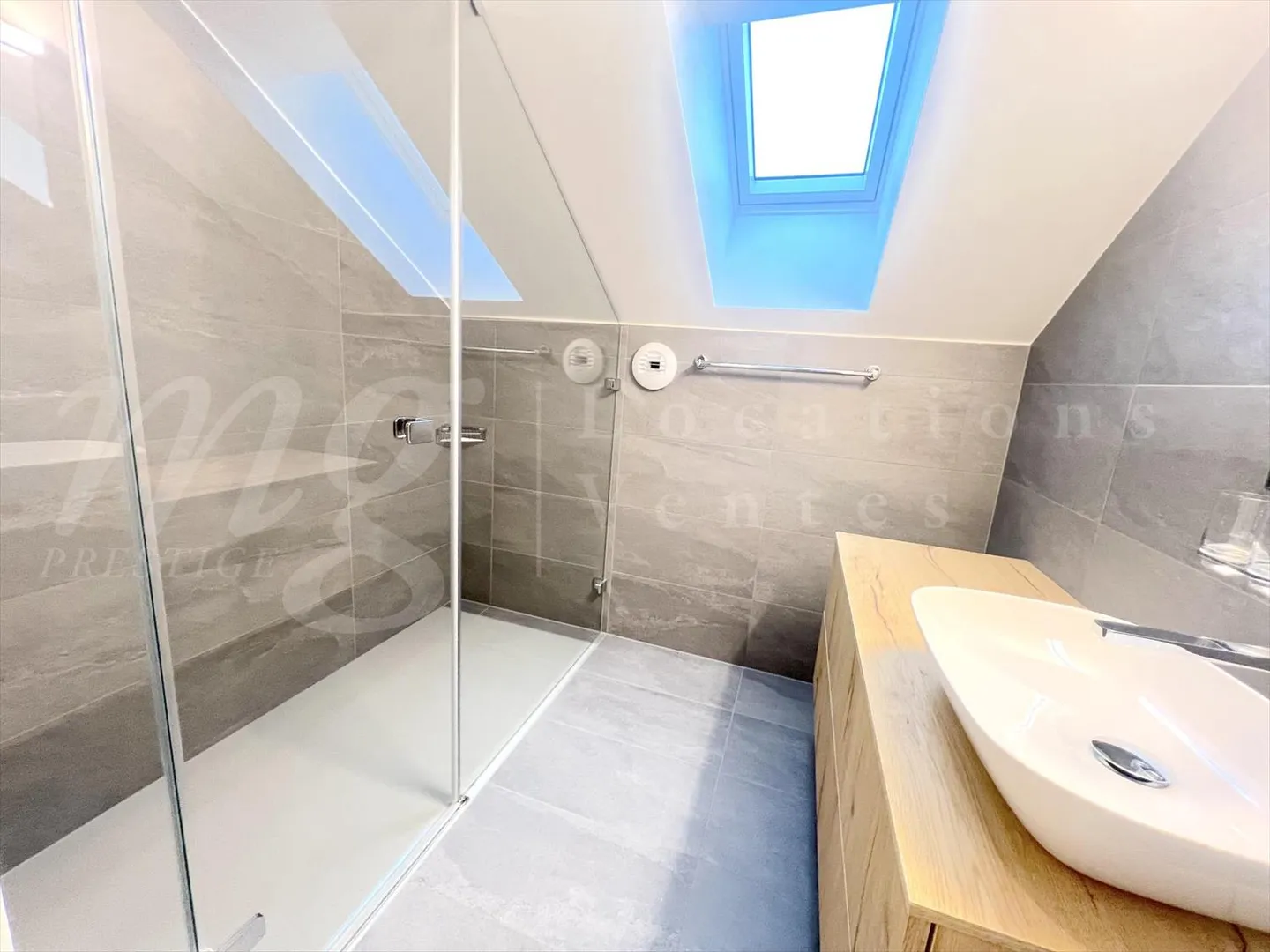 Attic 3 rooms - Photo 8 of 8