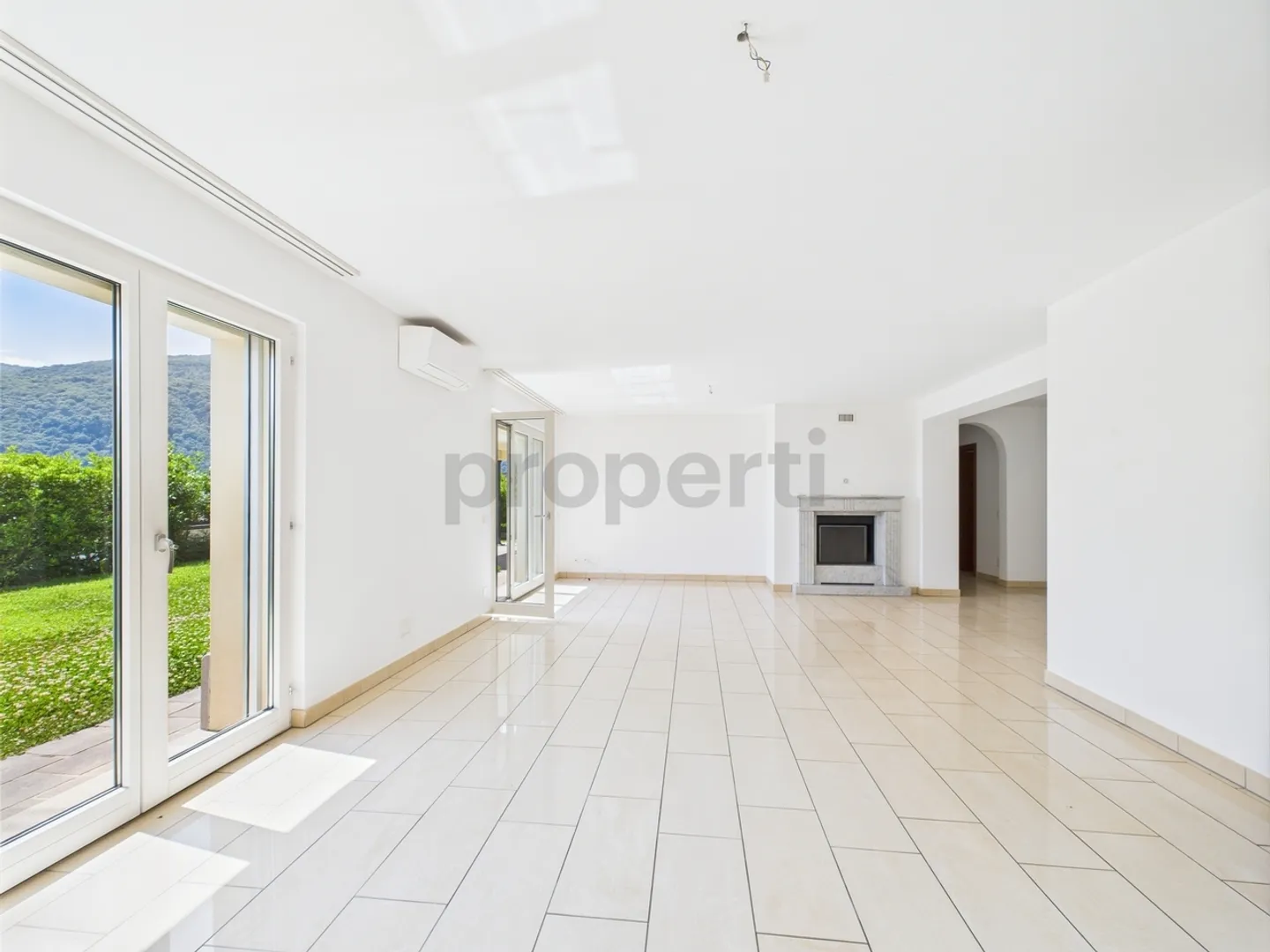 Helles 4,5-Zimmer-Apartment mit Garten in Morcote - Foto 4 von 13