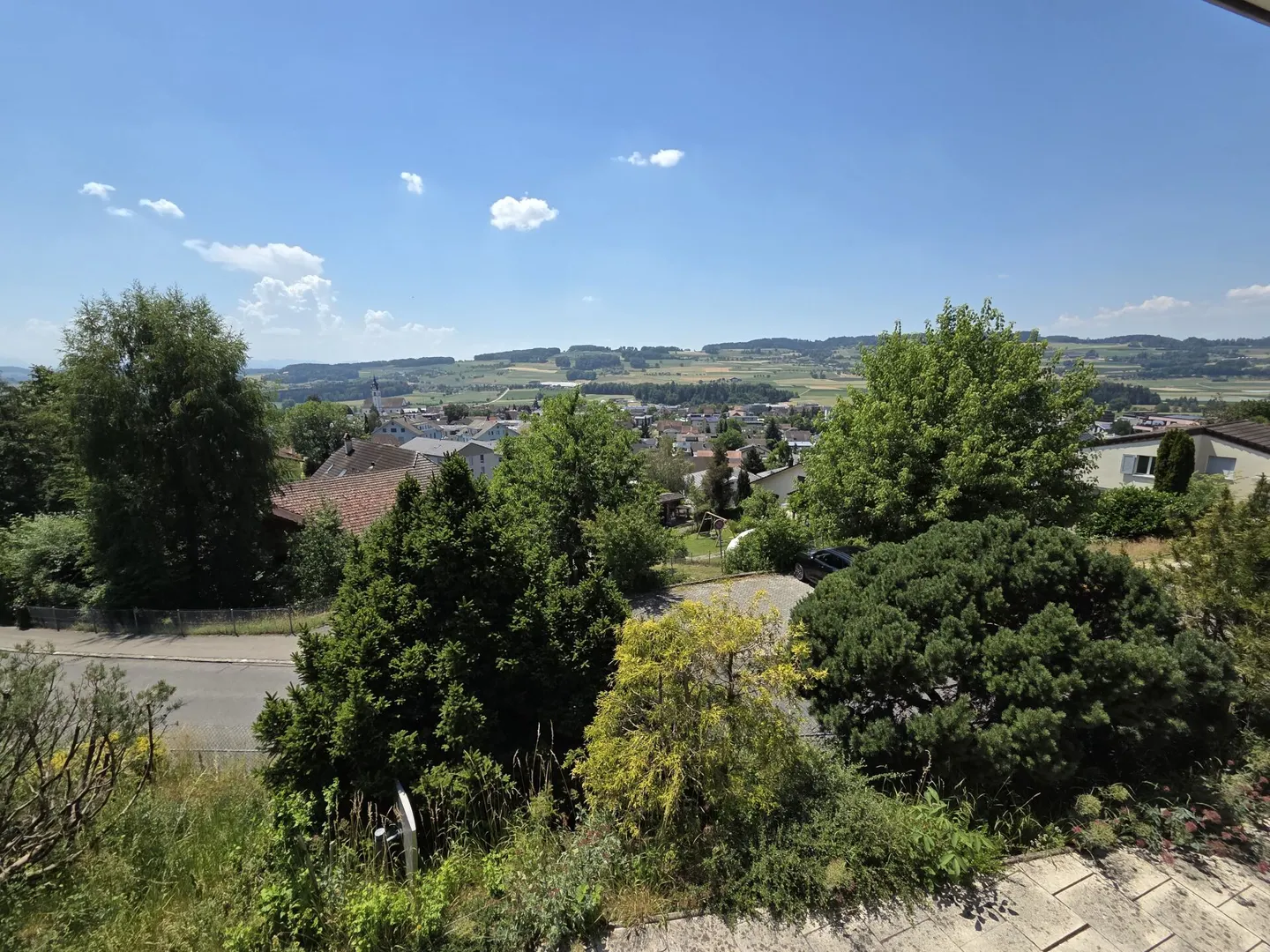 Charming 6-Room Single-Family House with a Wide View - Photo 2 of 10