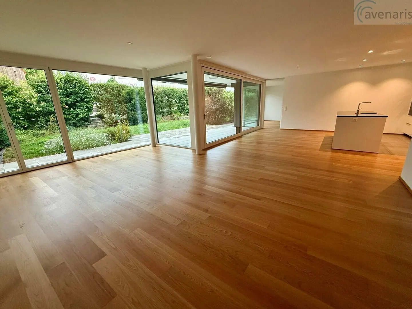 Spacious Garden Apartment - Photo 4 of 13