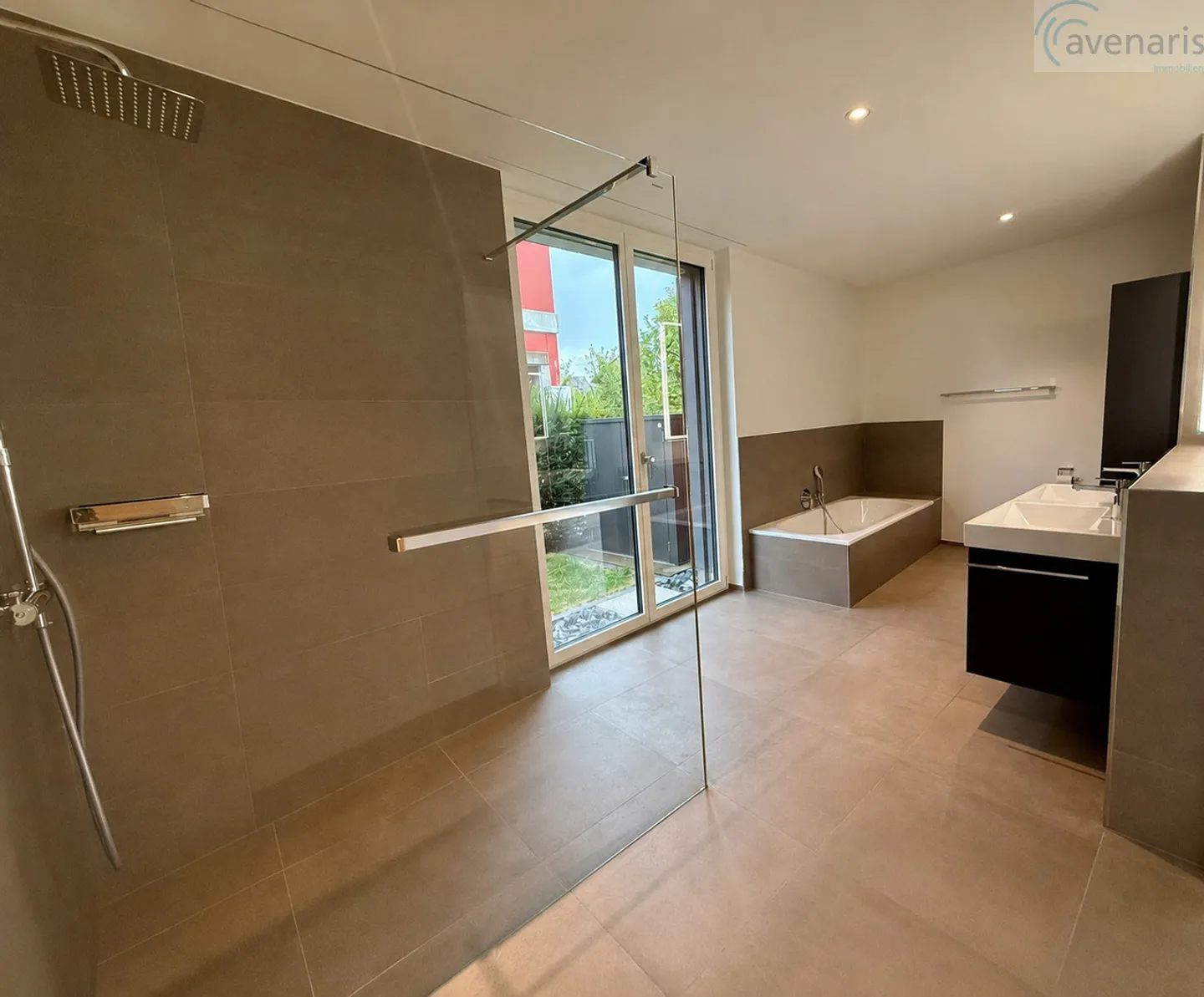 Spacious Garden Apartment - Photo 9 of 13