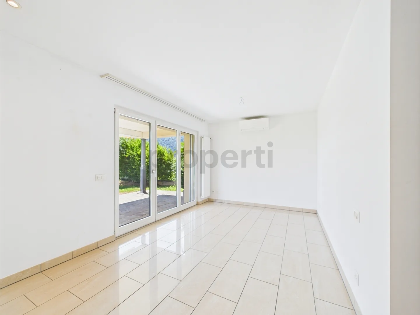 Helles 4,5-Zimmer-Apartment mit Garten in Morcote - Foto 5 von 13
