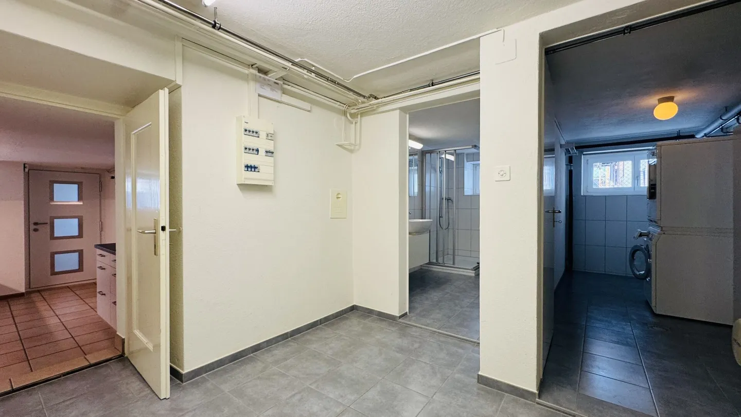 Casa bifamiliare con maisonette di 5,5 stanze + appartamento di 2,5 stanze - ideale per vivere e affittare - Foto 7 di 22