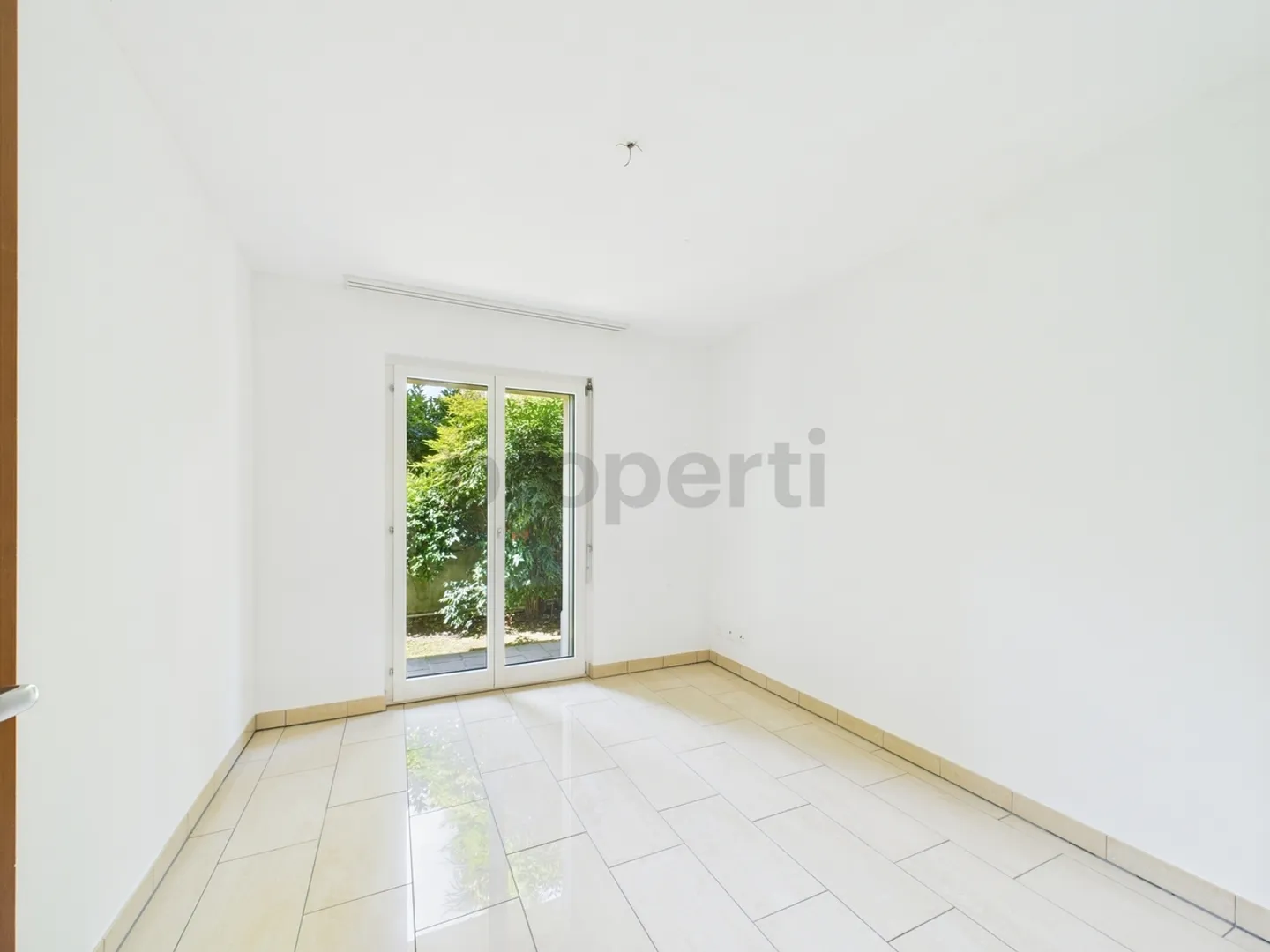 Helles 4,5-Zimmer-Apartment mit Garten in Morcote - Foto 8 von 13