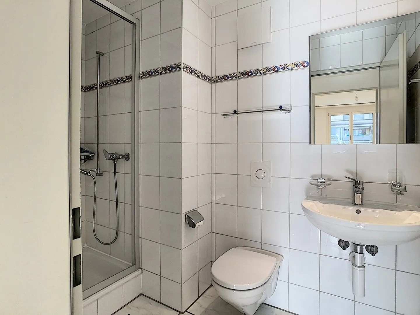 SEHR SCHÖNE ATTIKA 5.5-Zimmer-Wohnung / MAGNIFIQUE ATTIQUE DE 5.5 PIECES ! - Foto 6 von 13