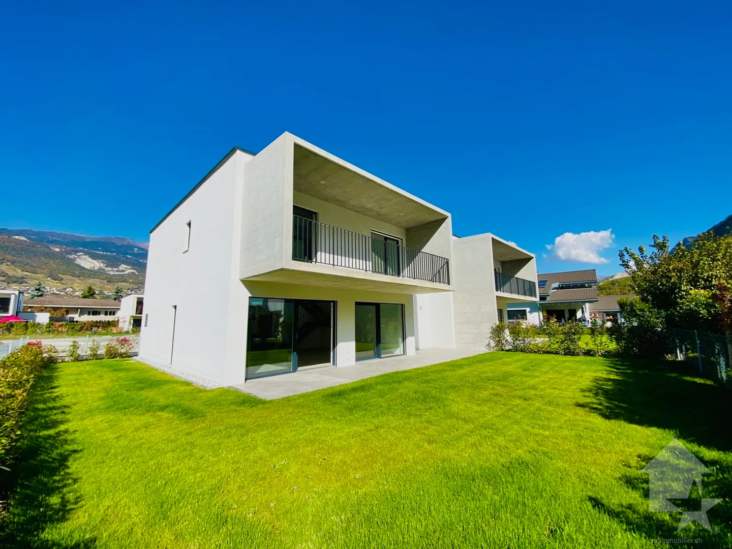 Magnifique villa neuve 5.5 Pces, jardin, grand garage et parking ! - Photo 3 sur 24