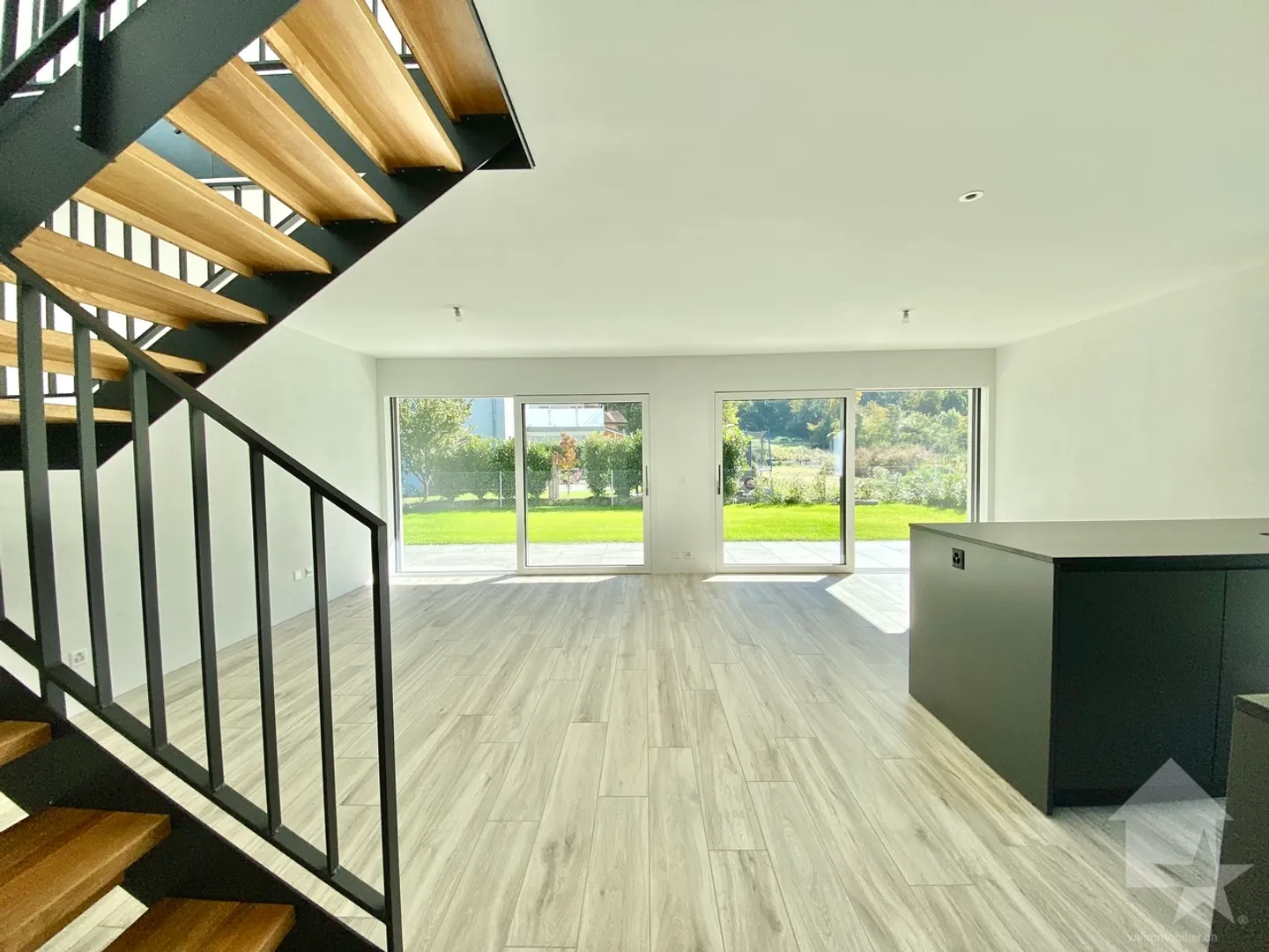 Magnifique villa neuve 5.5 Pces, jardin, grand garage et parking ! - Photo 6 sur 24