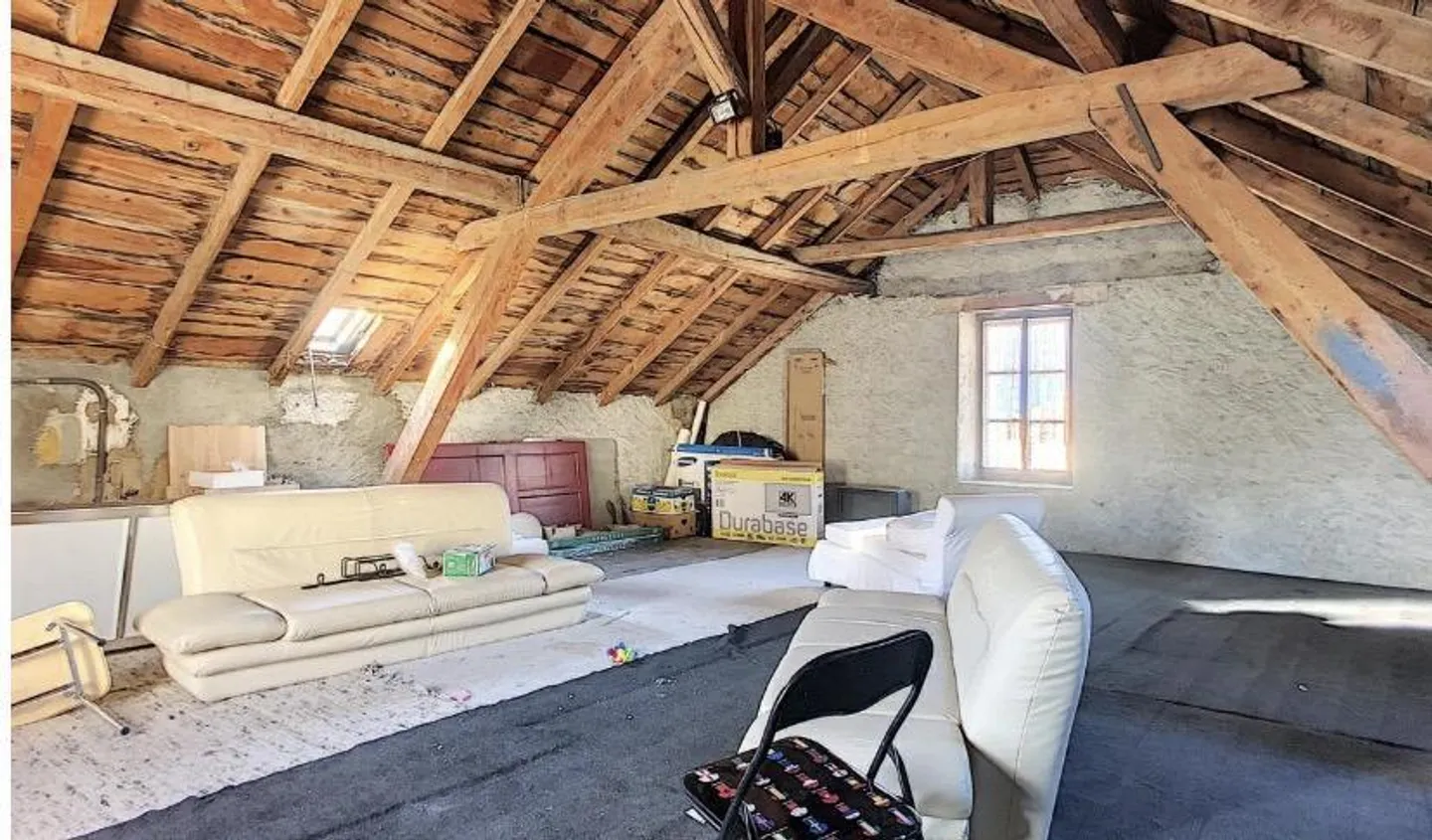 Duplex Apartment with Potential - Photo 4 of 11