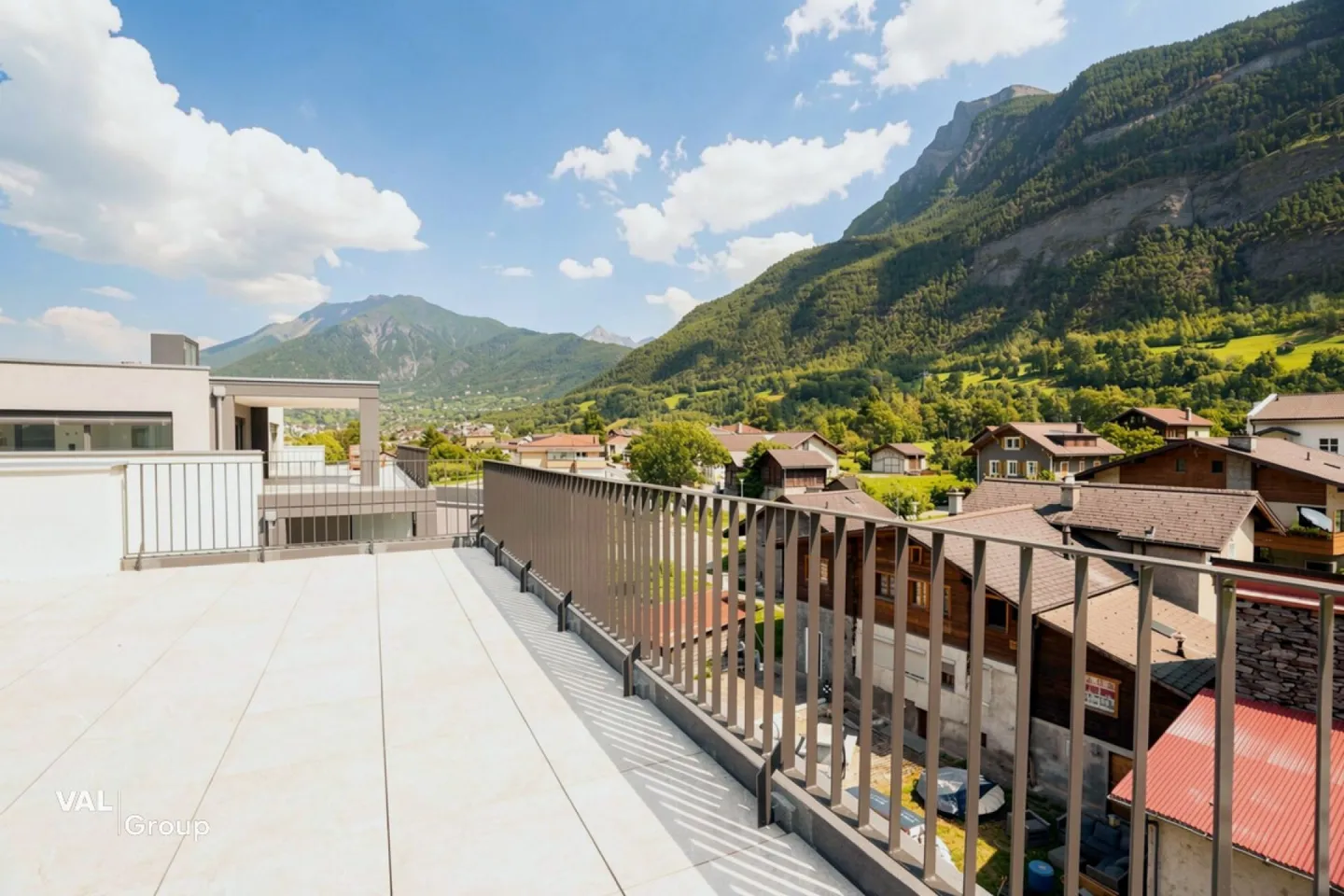 Première occupation appartement en attique avec panorama sur les montagnes - Photo 8 sur 14