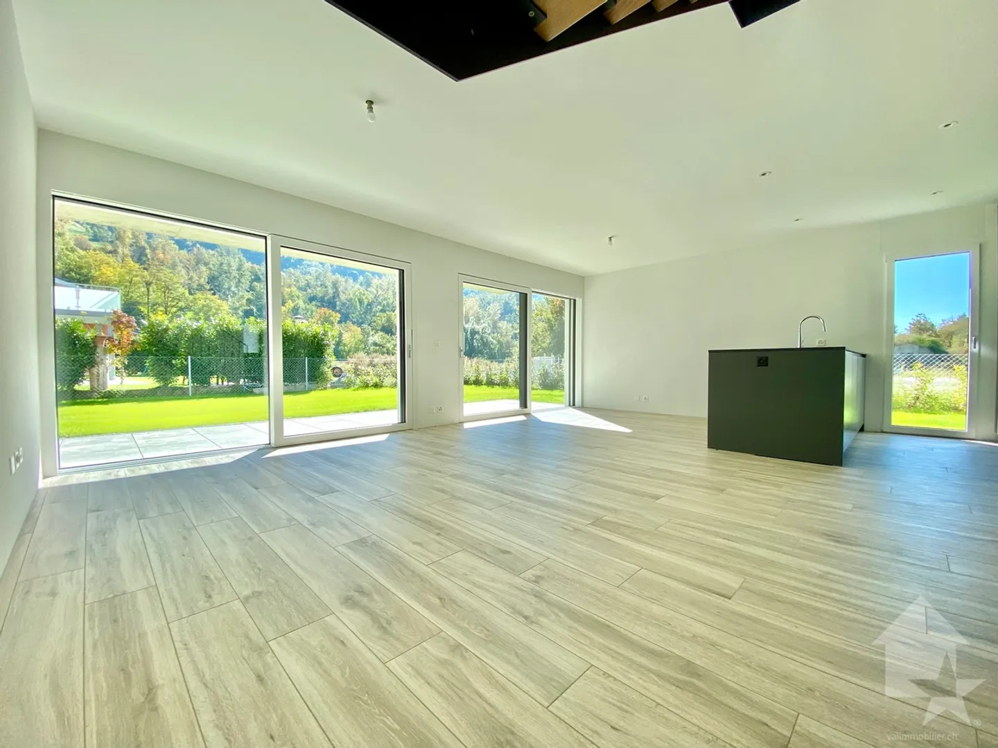 Magnifique villa neuve 5.5 Pces, jardin, grand garage et parking ! - Photo 5 sur 24