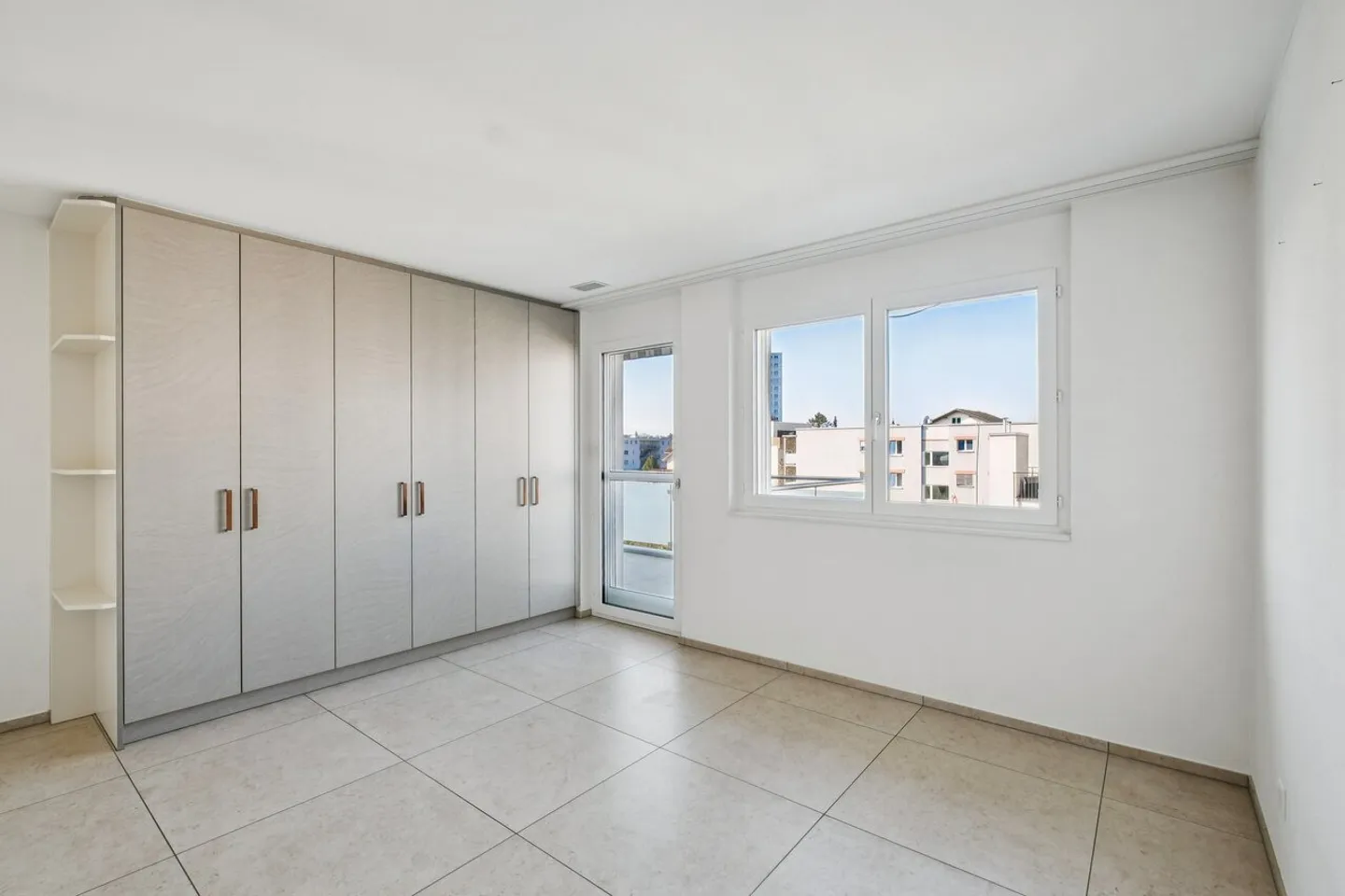 Vie moderne avec grand balcon et beaucoup de confort - Photo 3 sur 6