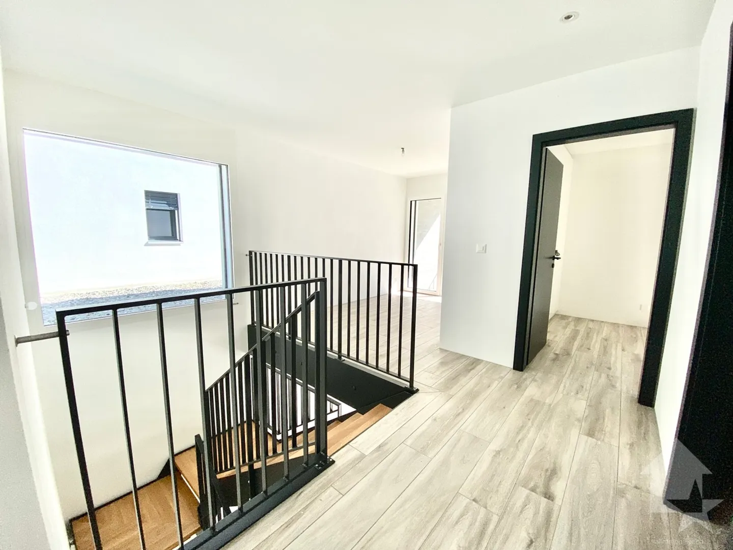 Magnifique villa neuve 5.5 Pces, jardin, grand garage et parking ! - Photo 13 sur 24