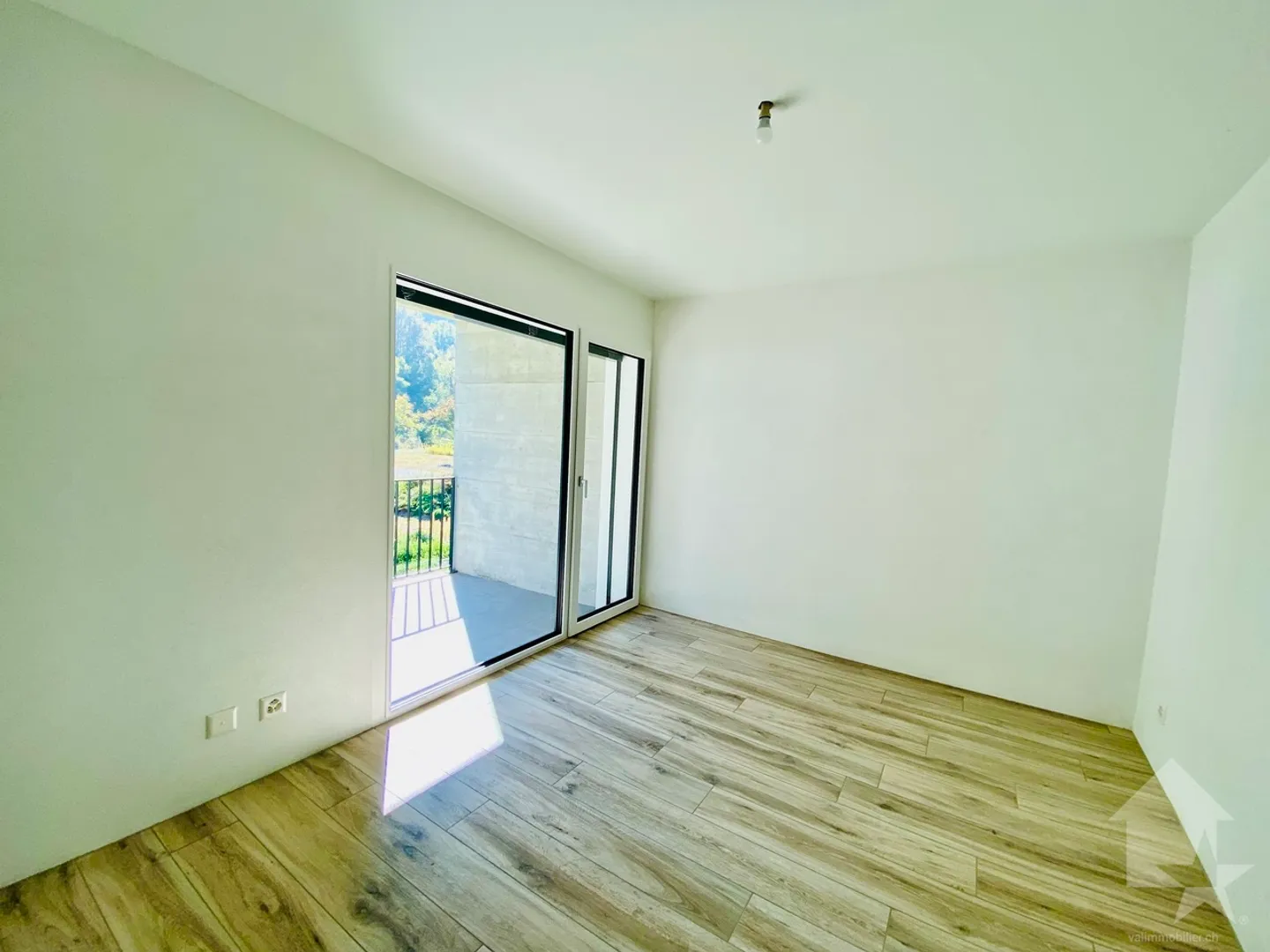 Magnifique villa neuve 5.5 Pces, jardin, grand garage et parking ! - Photo 18 sur 24
