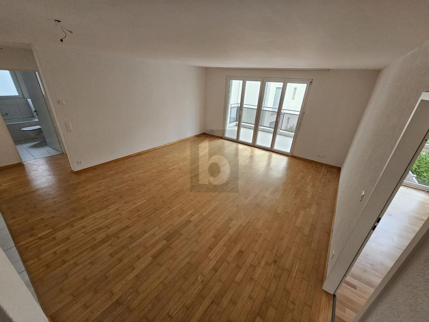 LIGHT-FLOODED, SPACIOUS & CENTRAL - Photo 1 of 6