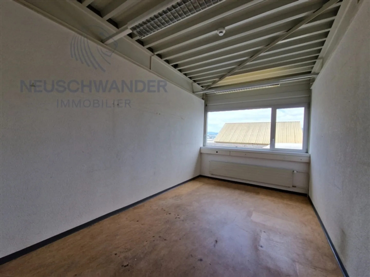 Commercial space of 180 m² under renovation - Photo 4 of 8