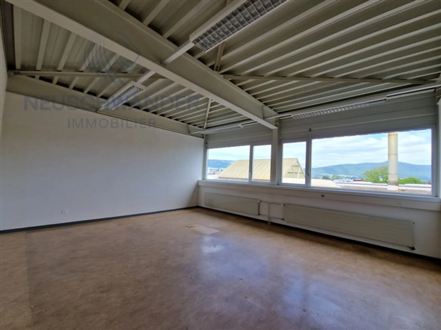 Commercial space of 180 m² under renovation - Photo 5 of 8