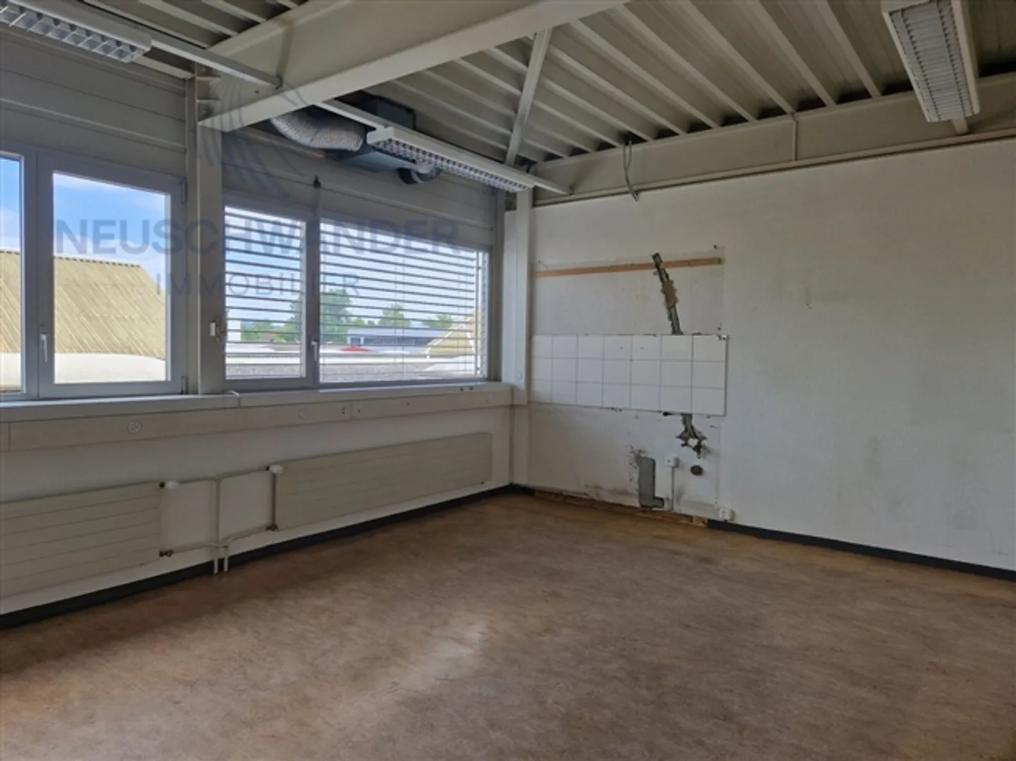 Commercial space of 180 m² under renovation - Photo 6 of 8
