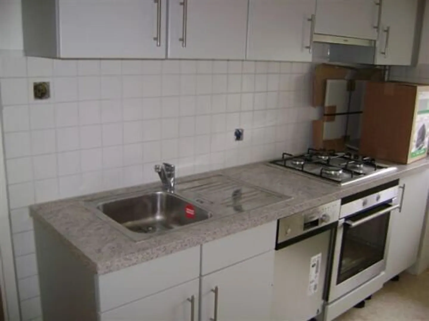 Modern and spacious 2-room apartment! - Photo 2 of 4