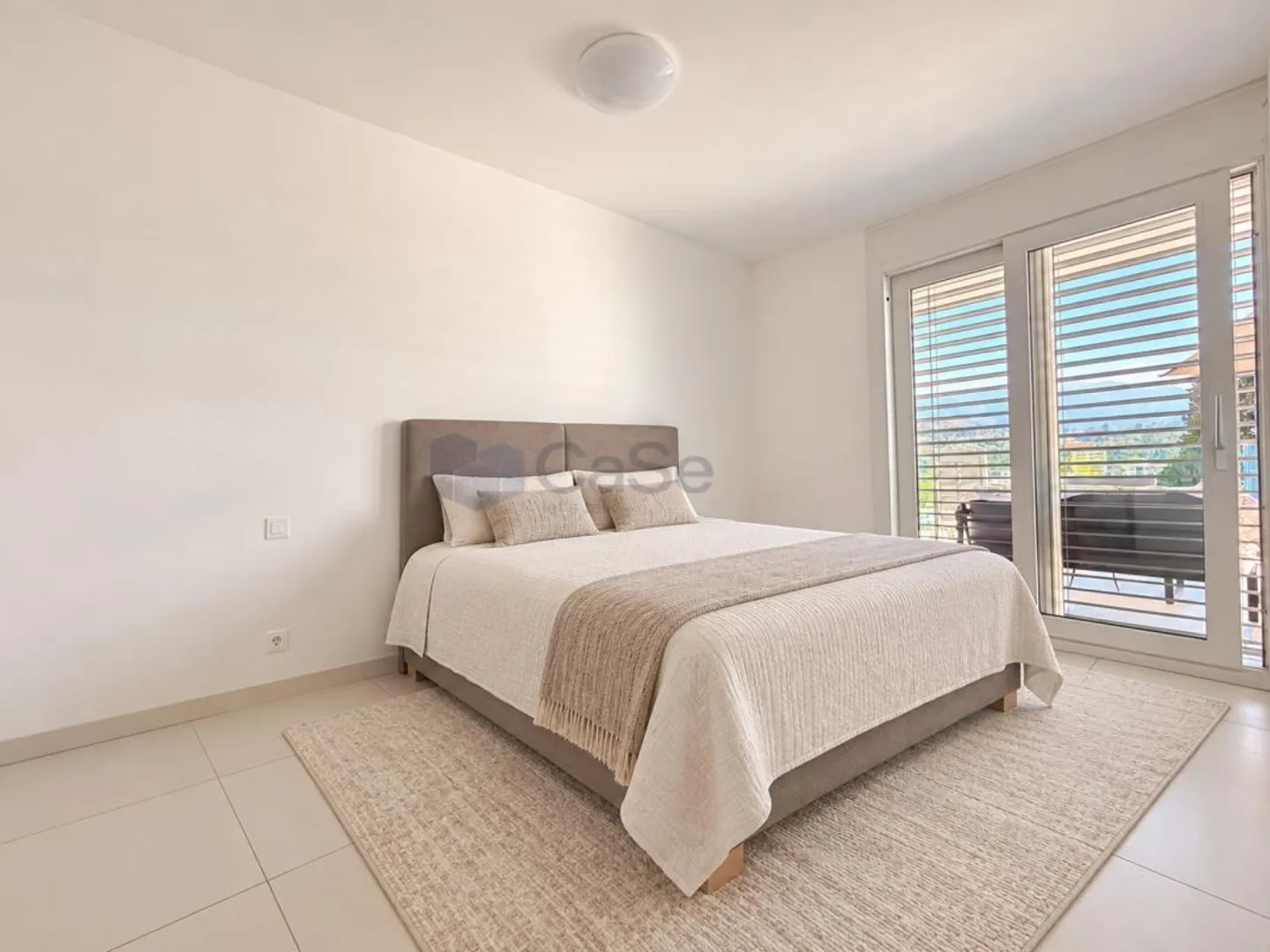 MANNO - MODERN 3.5-ROOM APARTMENT WITH 80 M² GLASS-ENCLOSED TERRACE - Photo 6 of 21