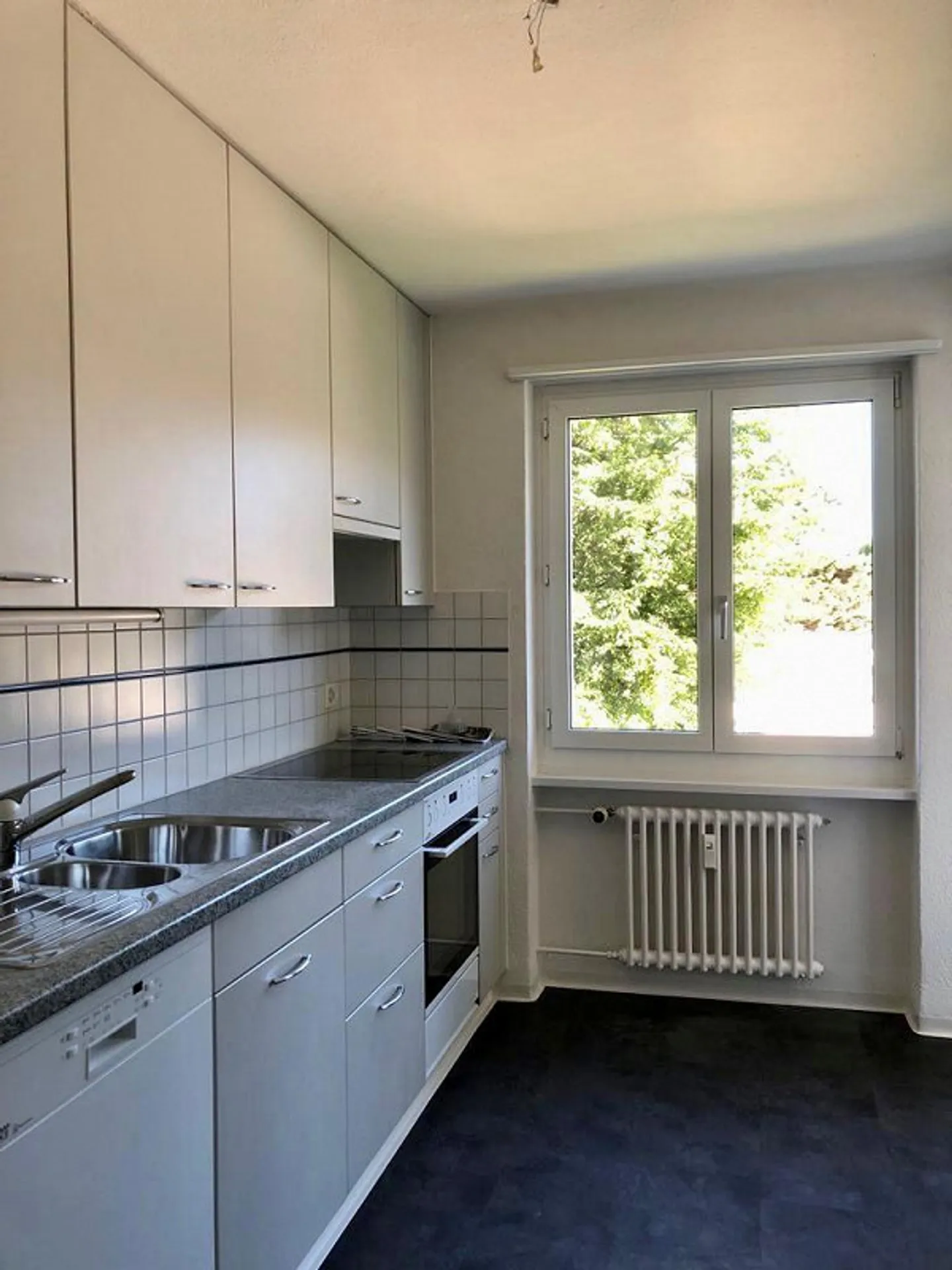 Vivre près de la ville tout en étant dans la verdure ? Votre nouvel appartement vous attend ! - Photo 2 sur 6