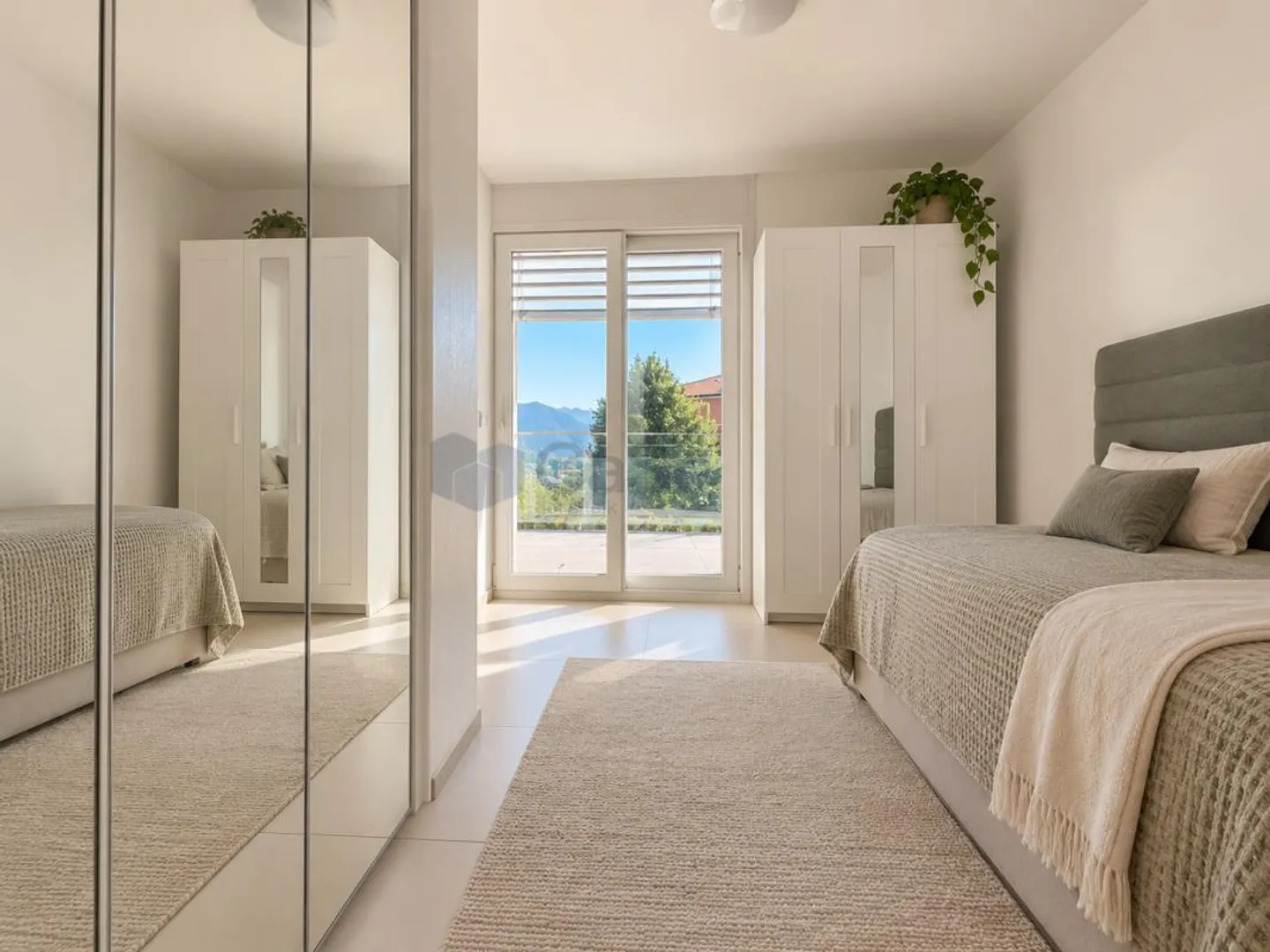 MANNO - MODERN 3.5-ROOM APARTMENT WITH 80 M² GLASS-ENCLOSED TERRACE - Photo 9 of 21