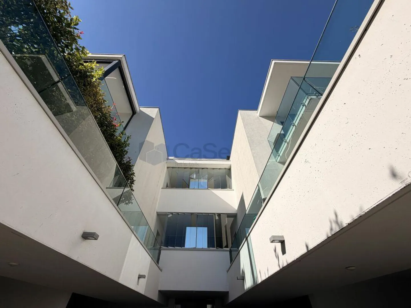 MANNO - MODERN 3.5-ROOM APARTMENT WITH 80 M² GLASS-ENCLOSED TERRACE - Photo 13 of 21