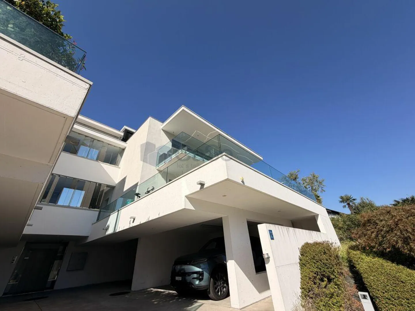 MANNO - MODERN 3.5-ROOM APARTMENT WITH 80 M² GLASS-ENCLOSED TERRACE - Photo 14 of 21