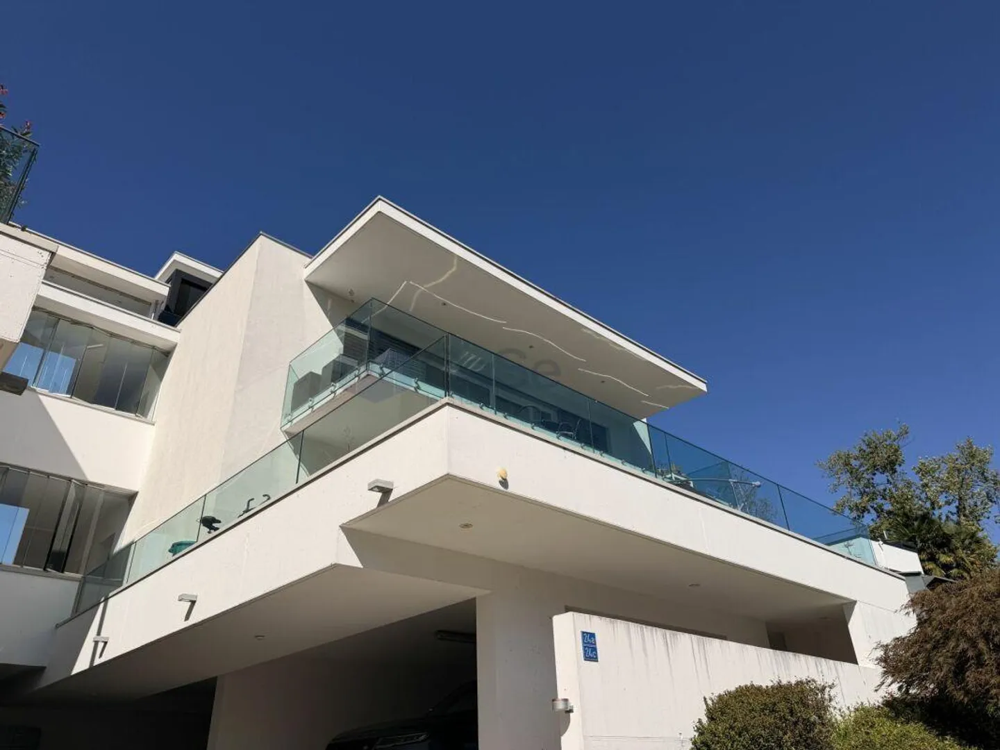 MANNO - MODERN 3.5-ROOM APARTMENT WITH 80 M² GLASS-ENCLOSED TERRACE - Photo 18 of 21