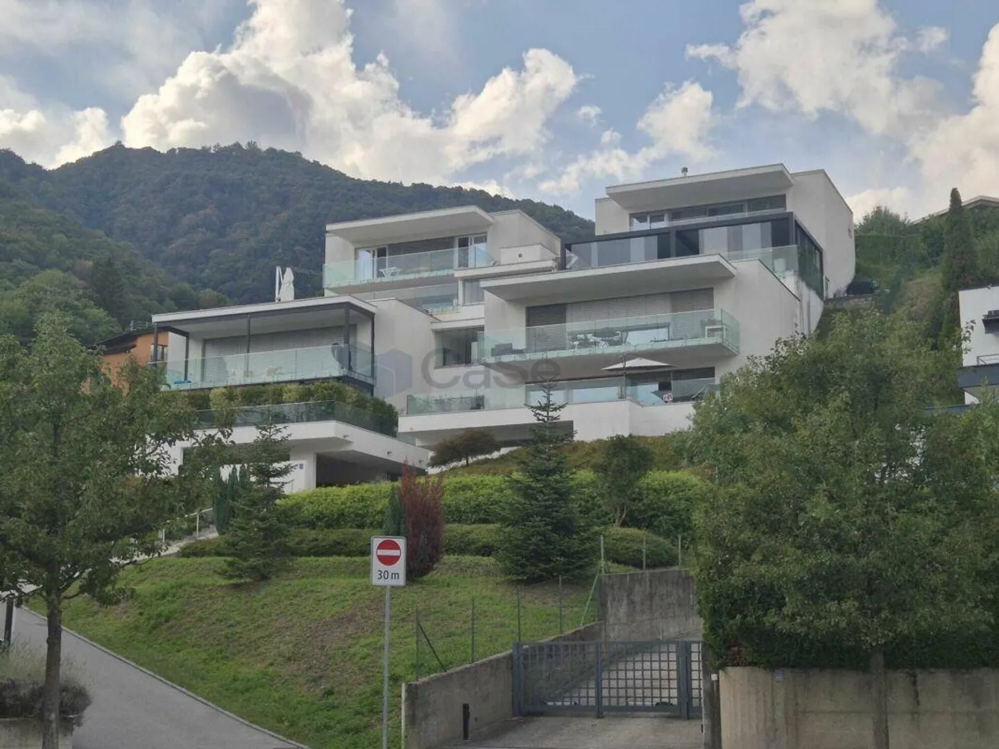 MANNO - MODERN 3.5-ROOM APARTMENT WITH 80 M² GLASS-ENCLOSED TERRACE - Photo 21 of 21