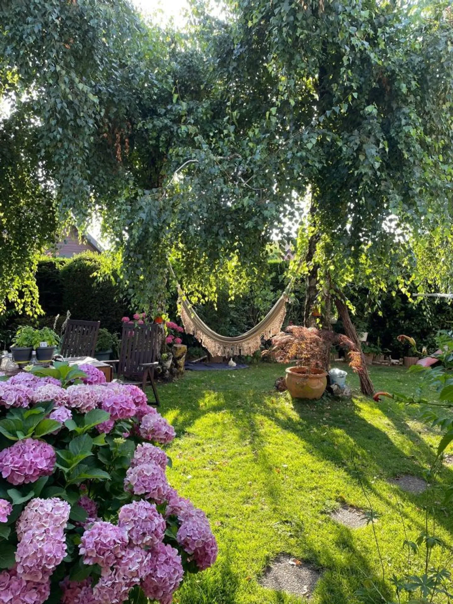 Schöne Doppelhaushälfte mit 6 Zimmern / 4 Schlafzimmern / schönem Garten mit Bäumen und Zaun - Foto 2 von 3