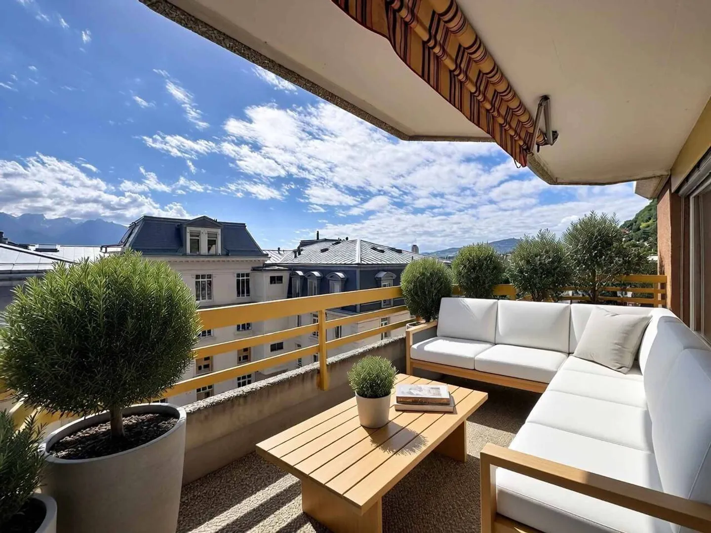 On the top floor - Large 3.5-room apartment on 1 level of 79 m2 + balcony - Photo 1 of 13
