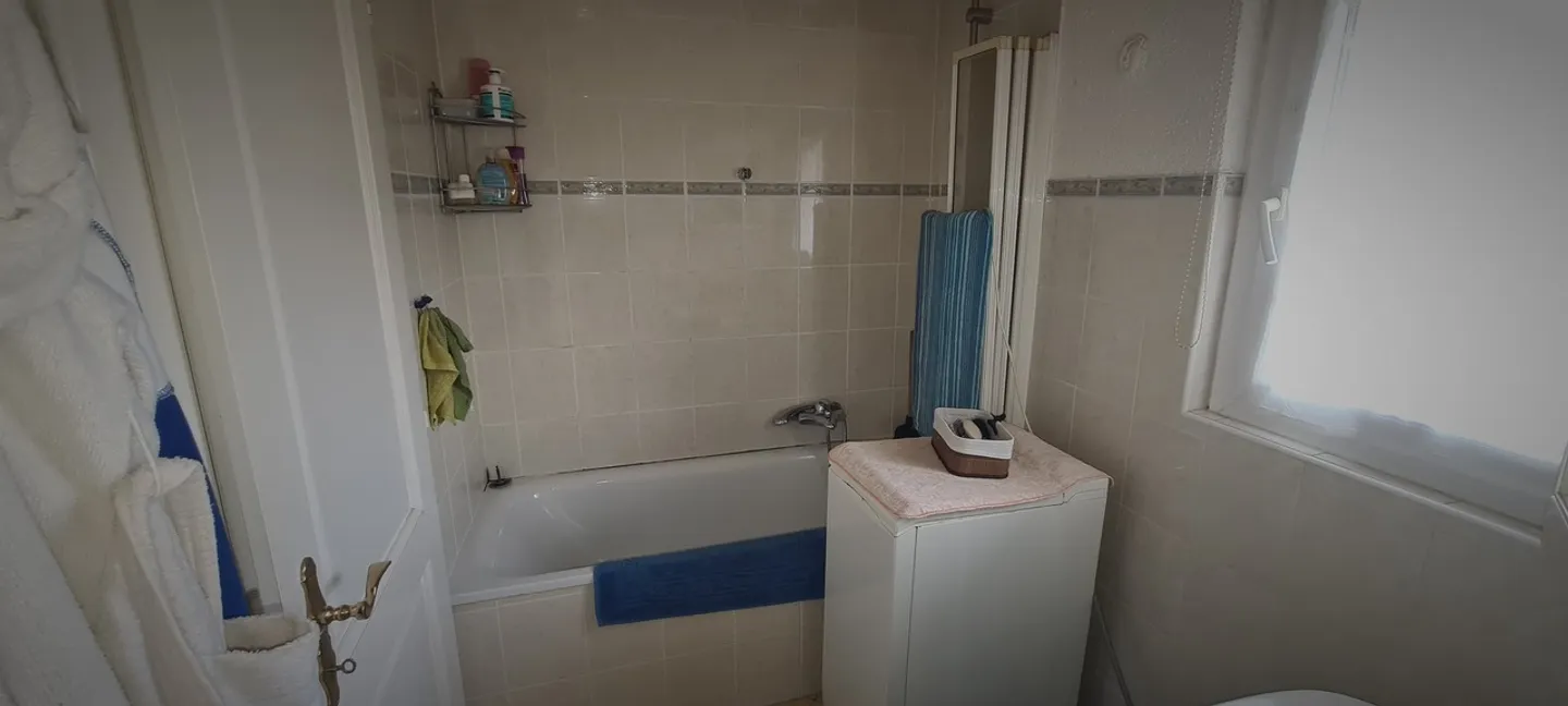 Großes Haus mit 2 Wohnungen mit 3,5 Zimmern auf 672 m2 - Foto 18 von 32