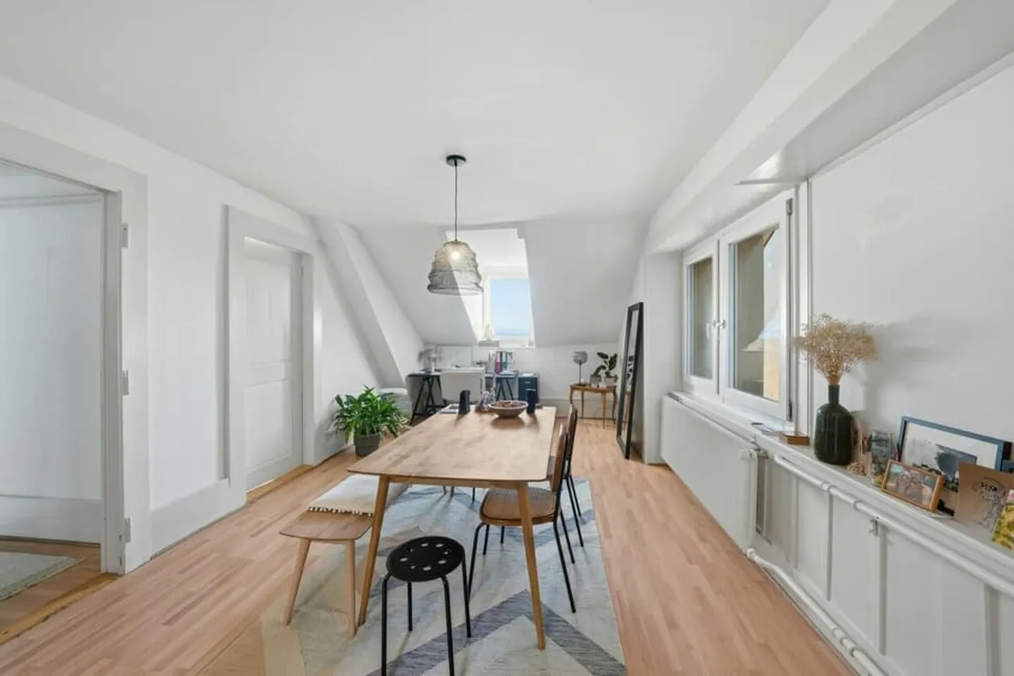 Yield building near the train station in Neuchâtel - Photo 4 of 5